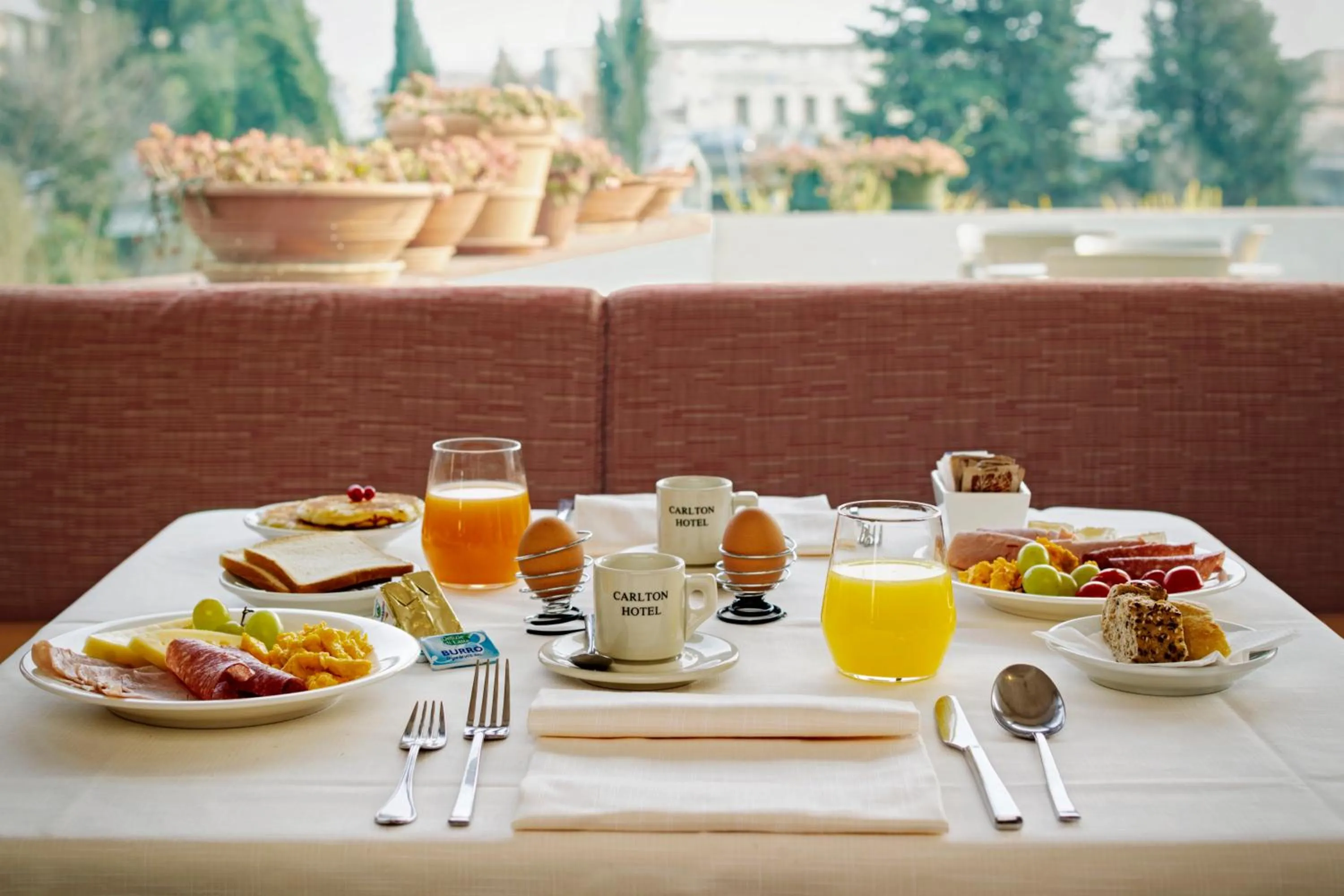 Food and drinks in Hotel Carlton