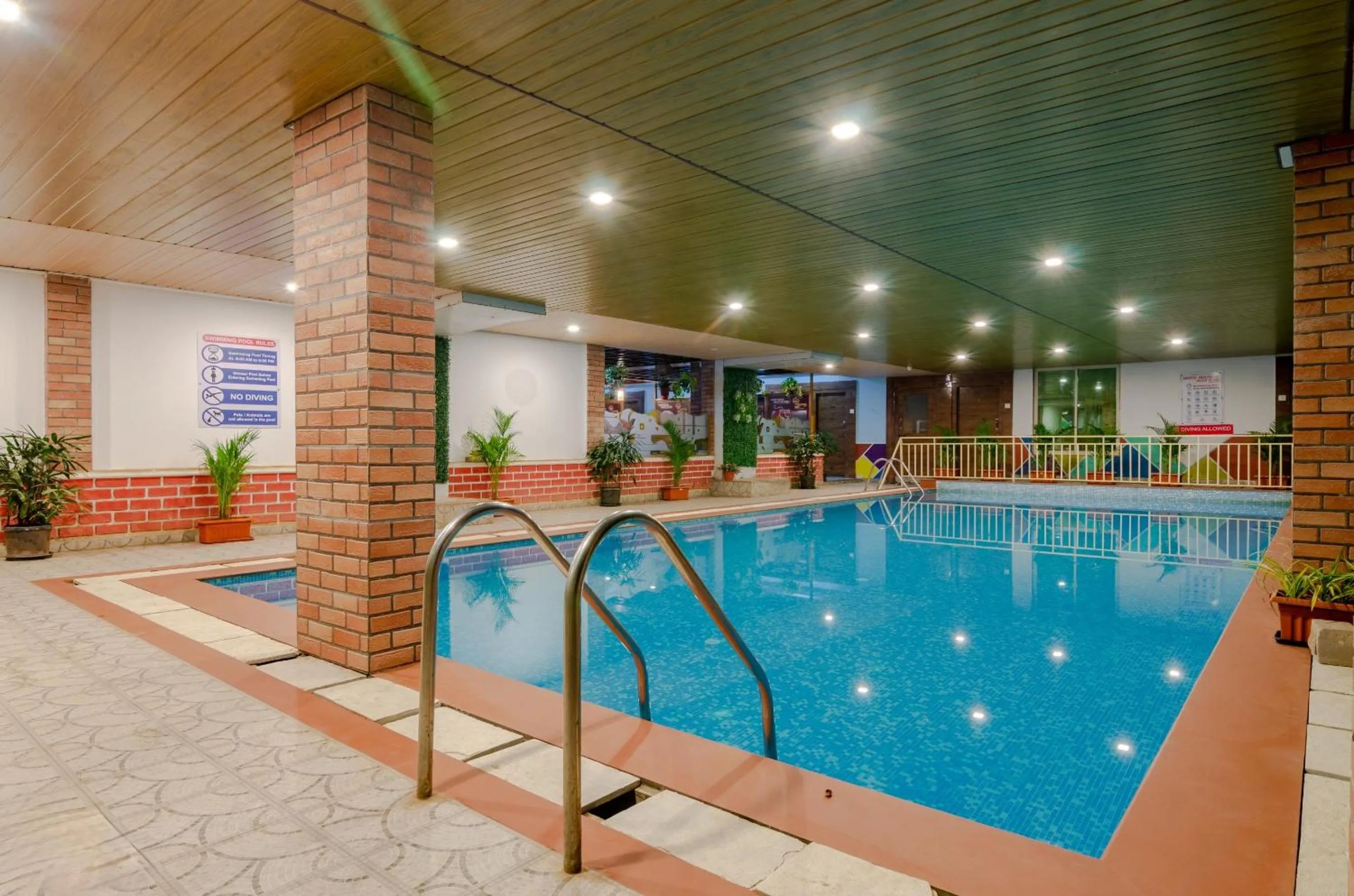 Swimming pool in White House Beach Resort, Nagaon