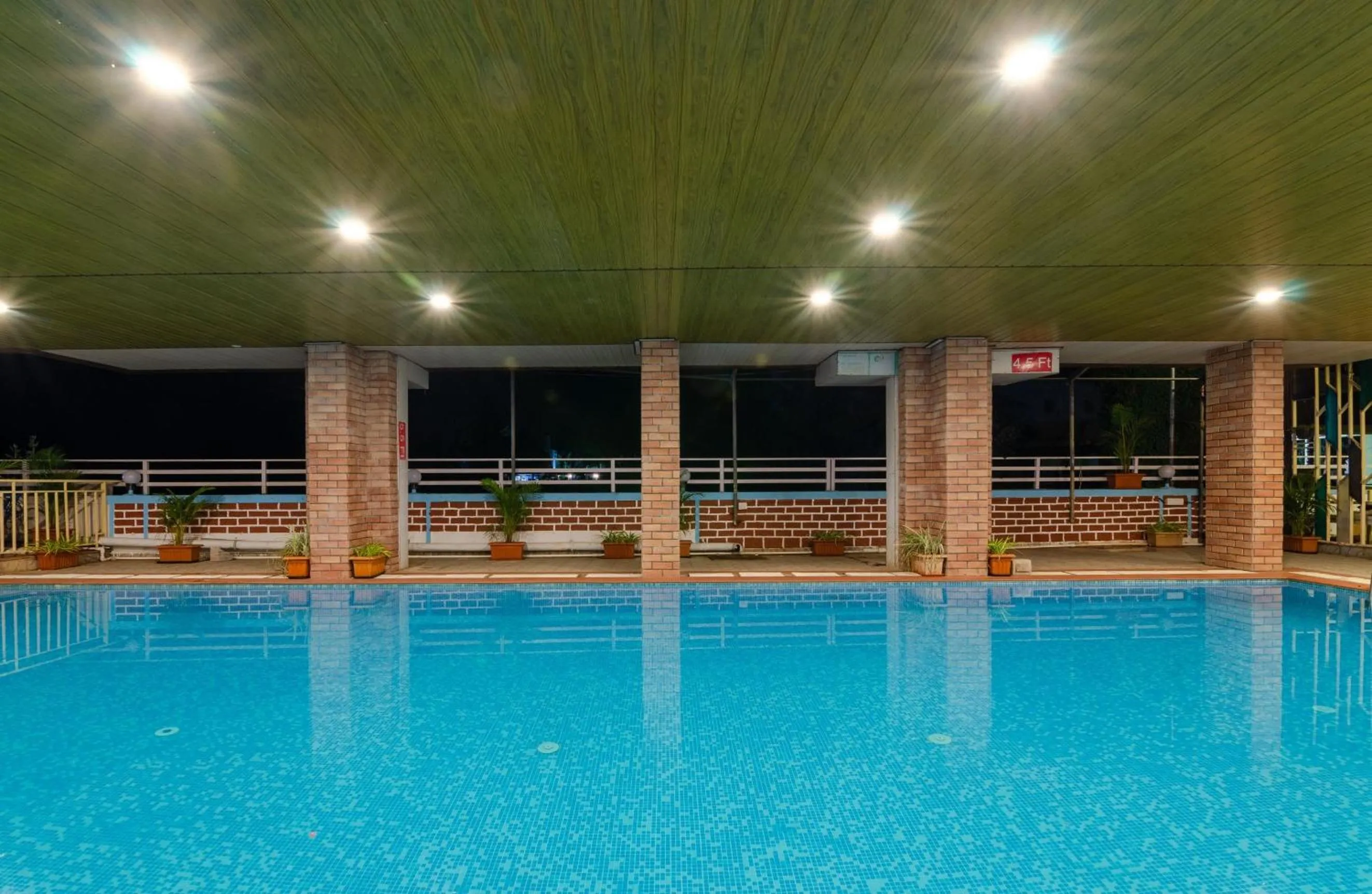 Swimming pool in White House Beach Resort, Nagaon
