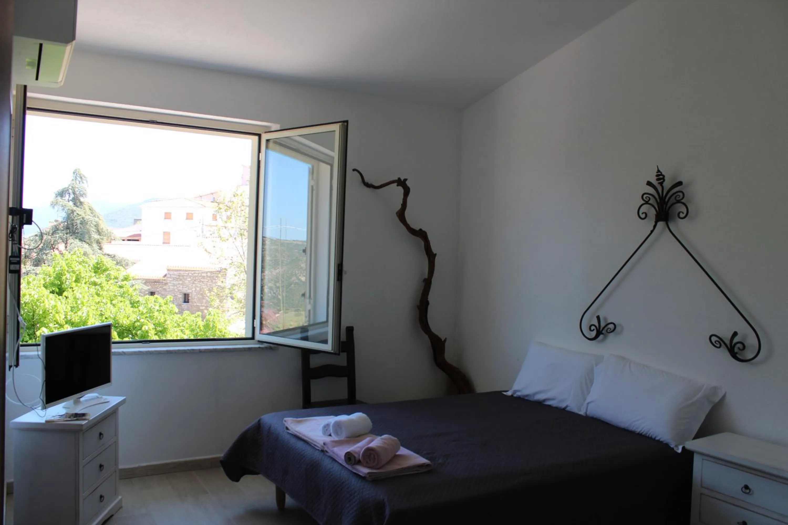 Bed in bed and breakfast Murales Orgosolo