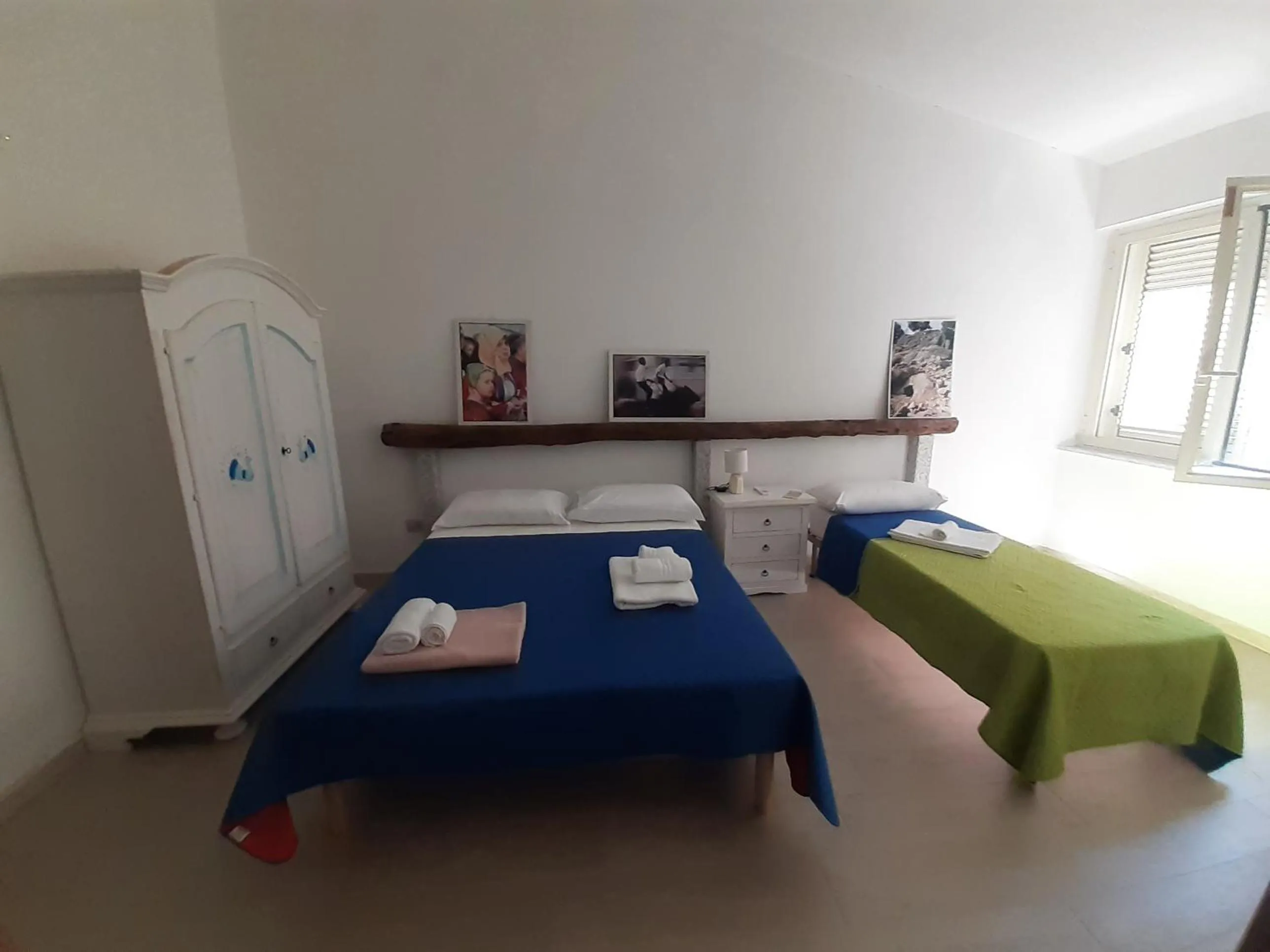 Bed in bed and breakfast Murales Orgosolo