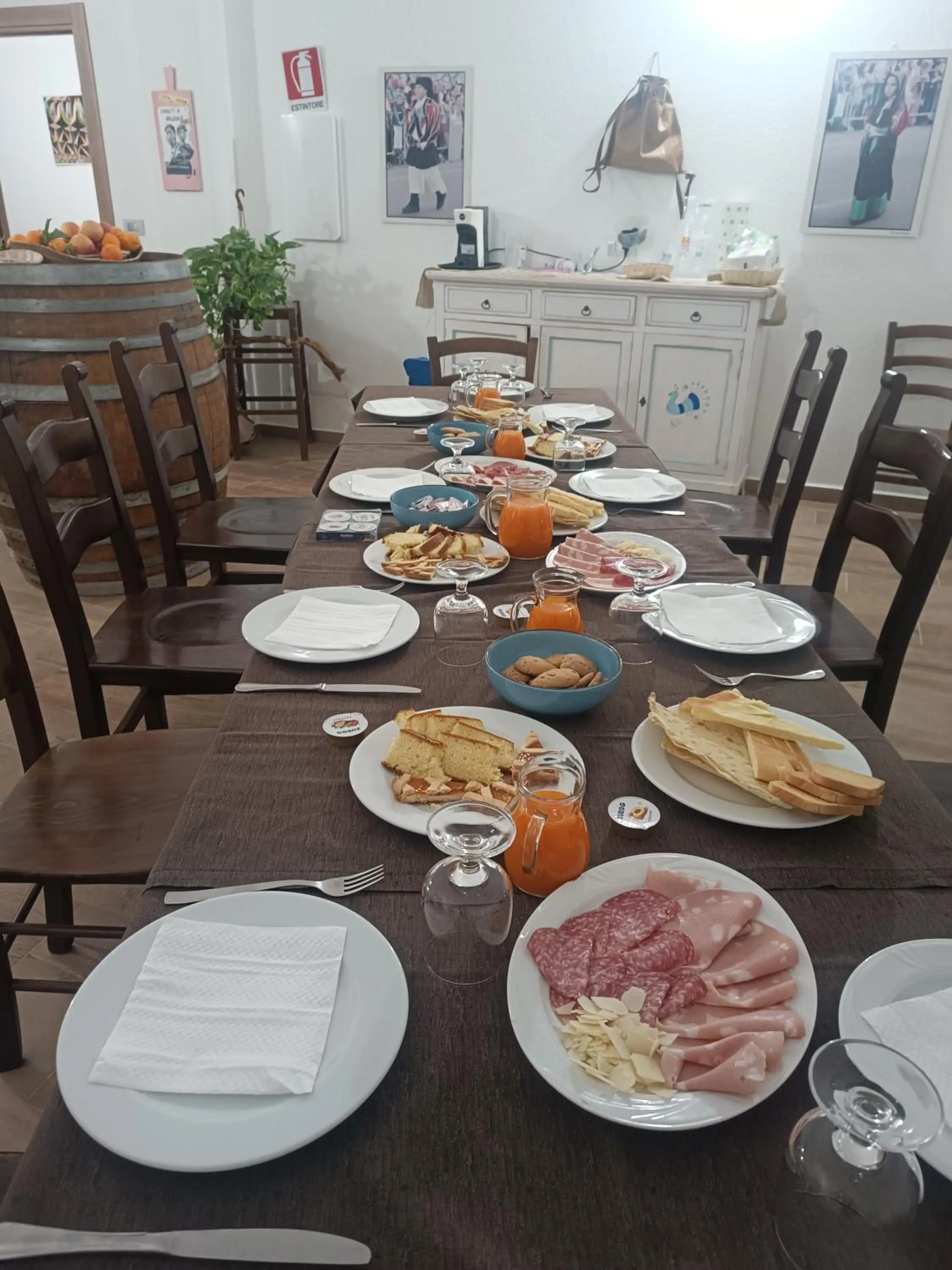 Restaurant/places to eat in bed and breakfast Murales Orgosolo