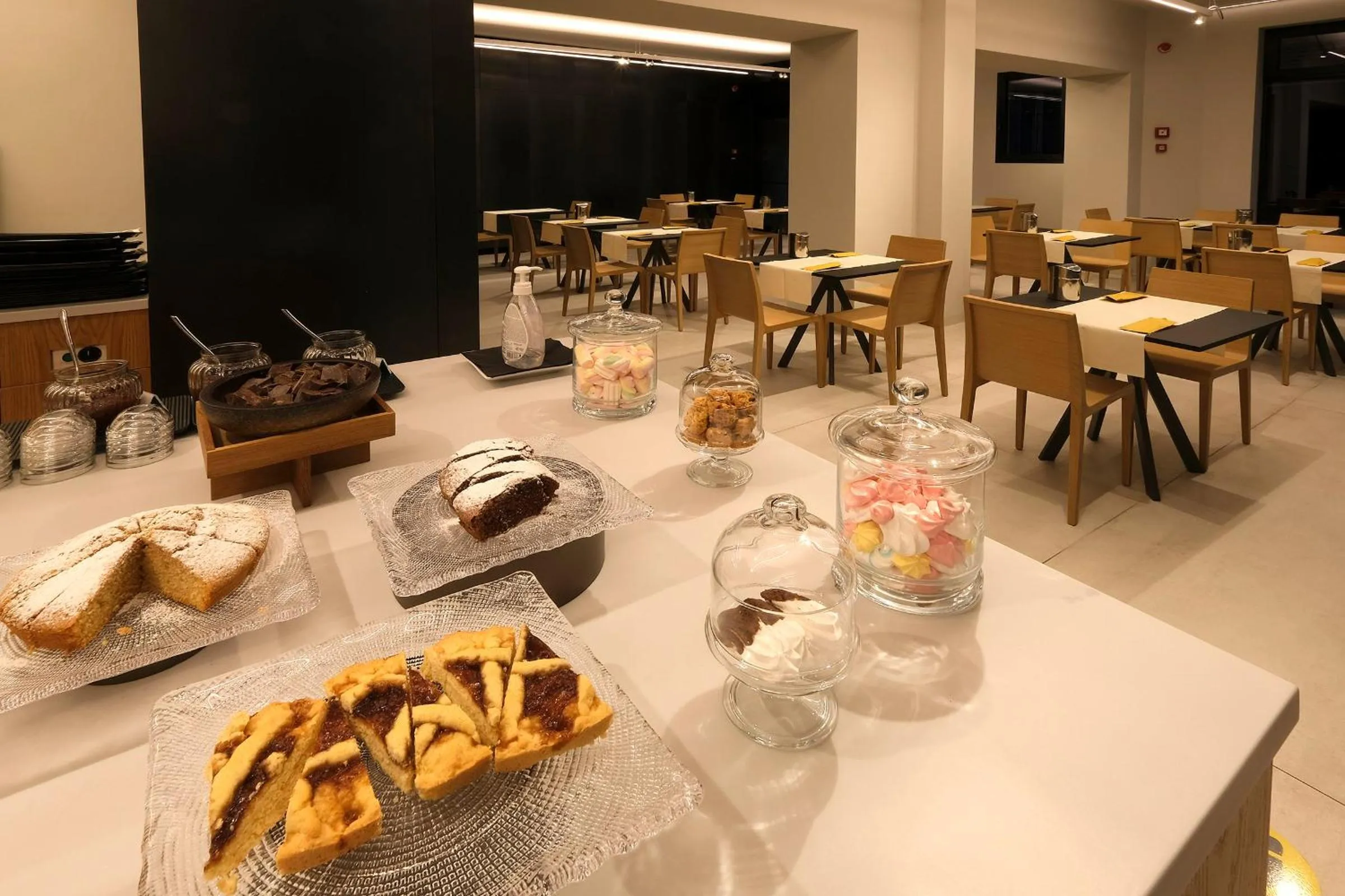 Breakfast in Hotel Touring