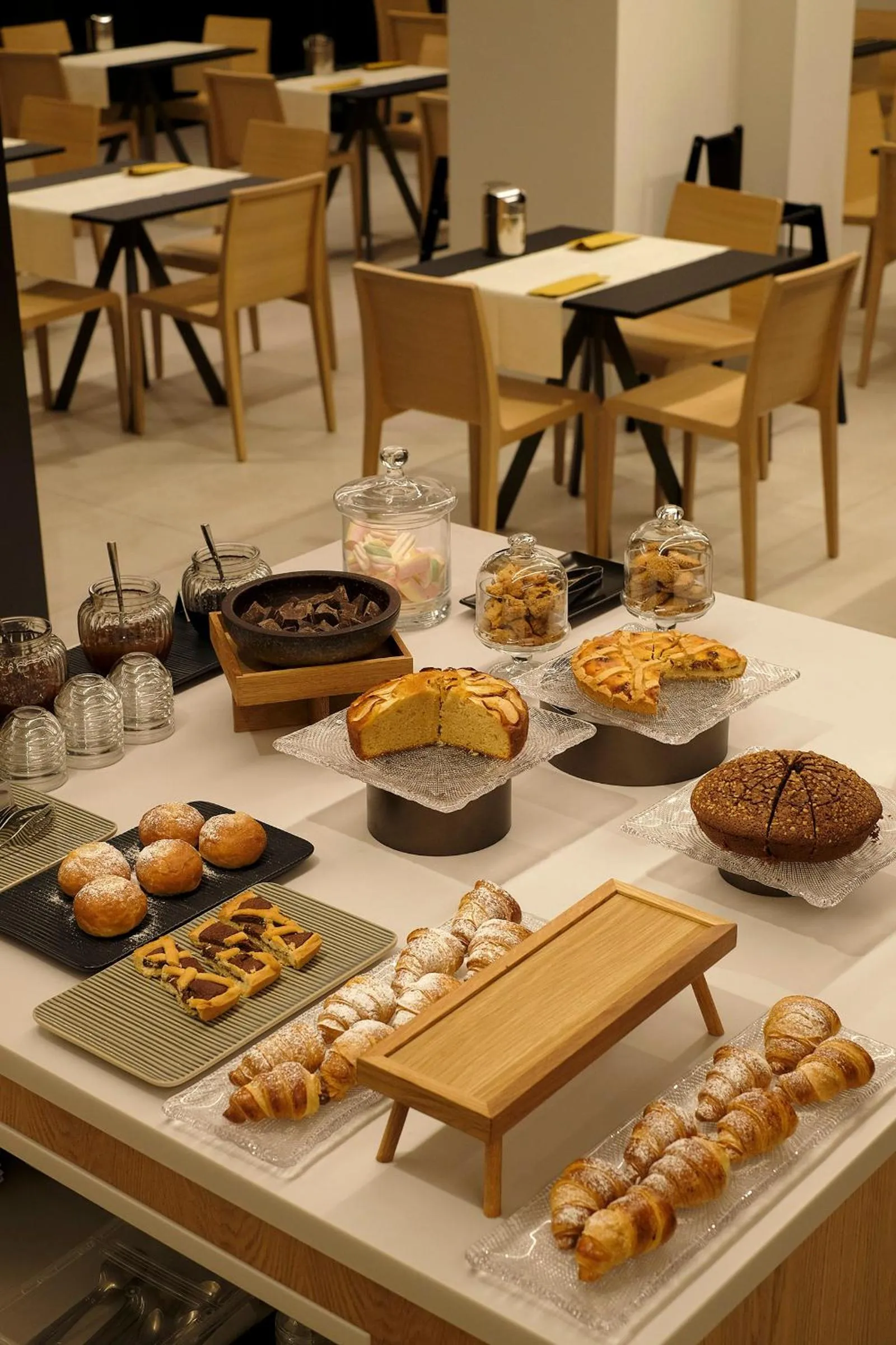 Breakfast in Hotel Touring