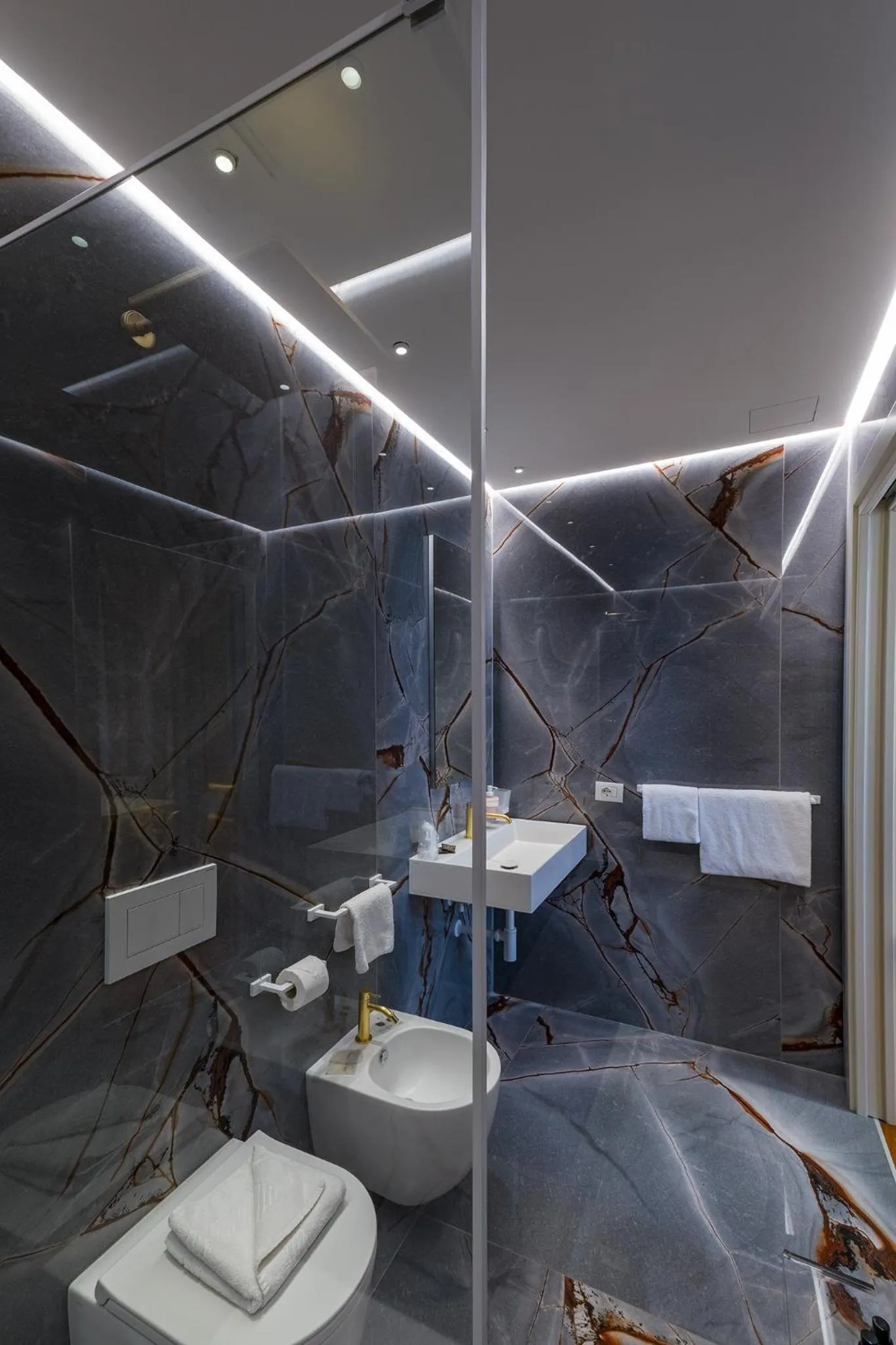 Bathroom in Hotel Touring