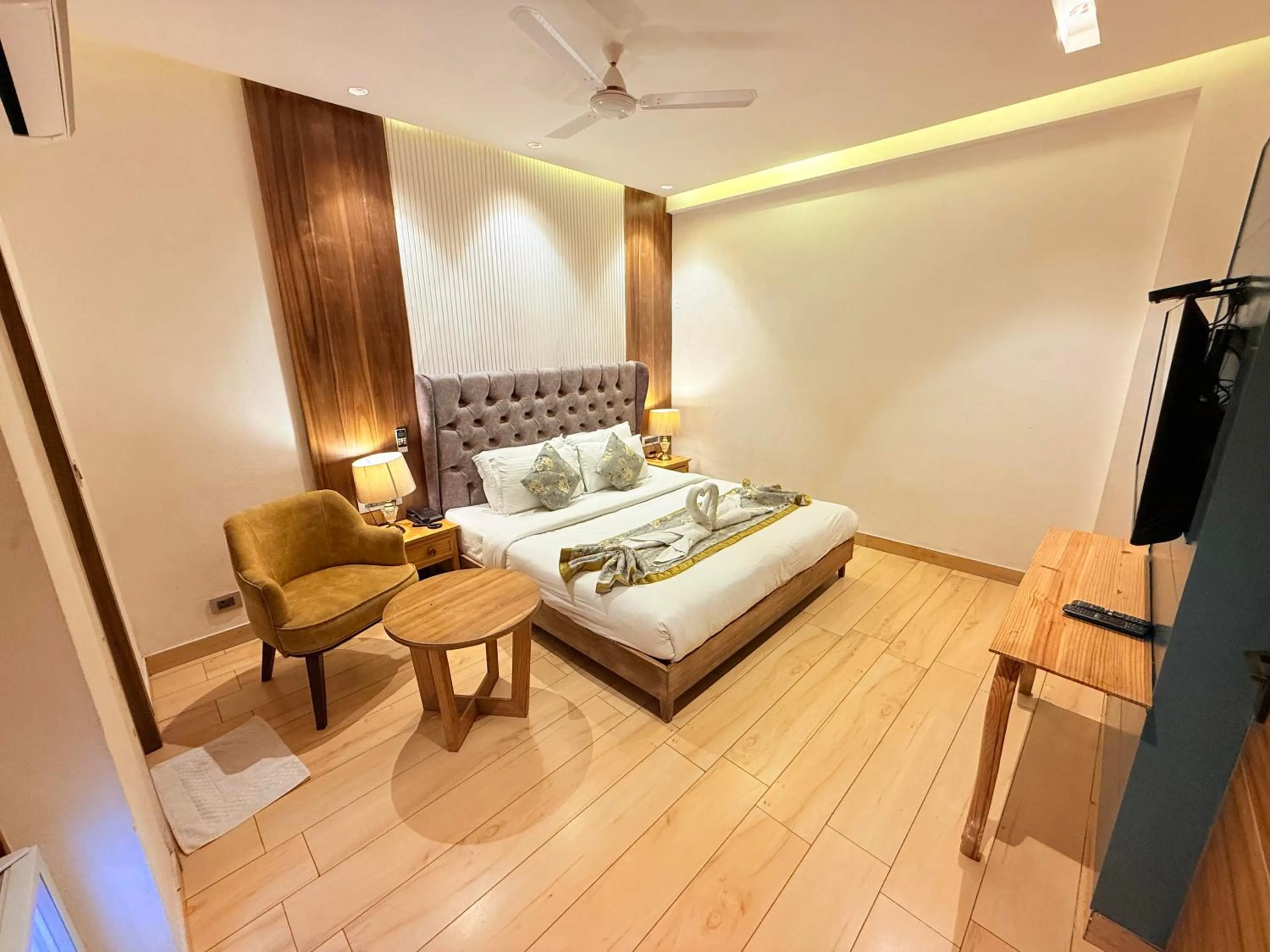 Bedroom, Bed in Xyst Notting hill the Mall, Mussoorie