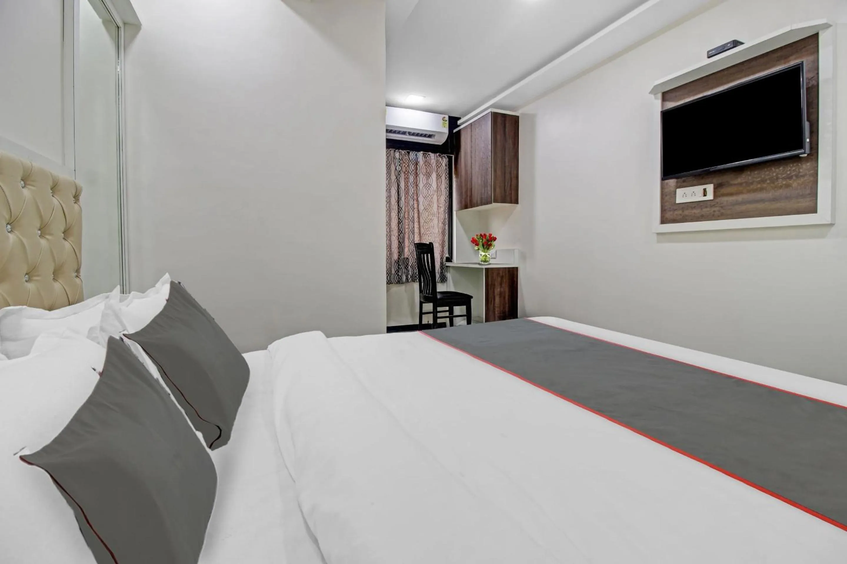 Lobby or reception, Bed in Hotel O Raj Mahal