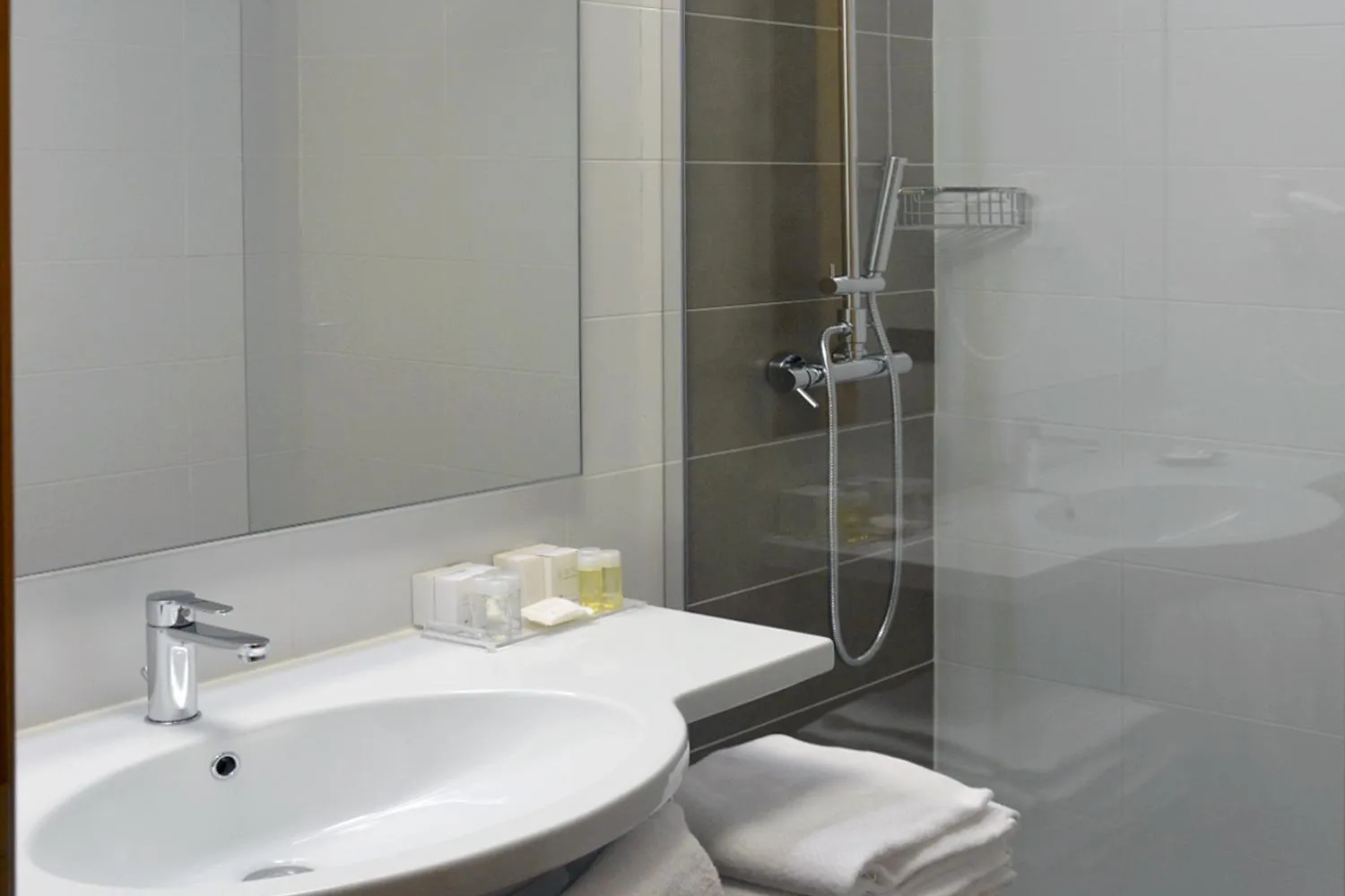 Shower in Anusca Palace Hotel