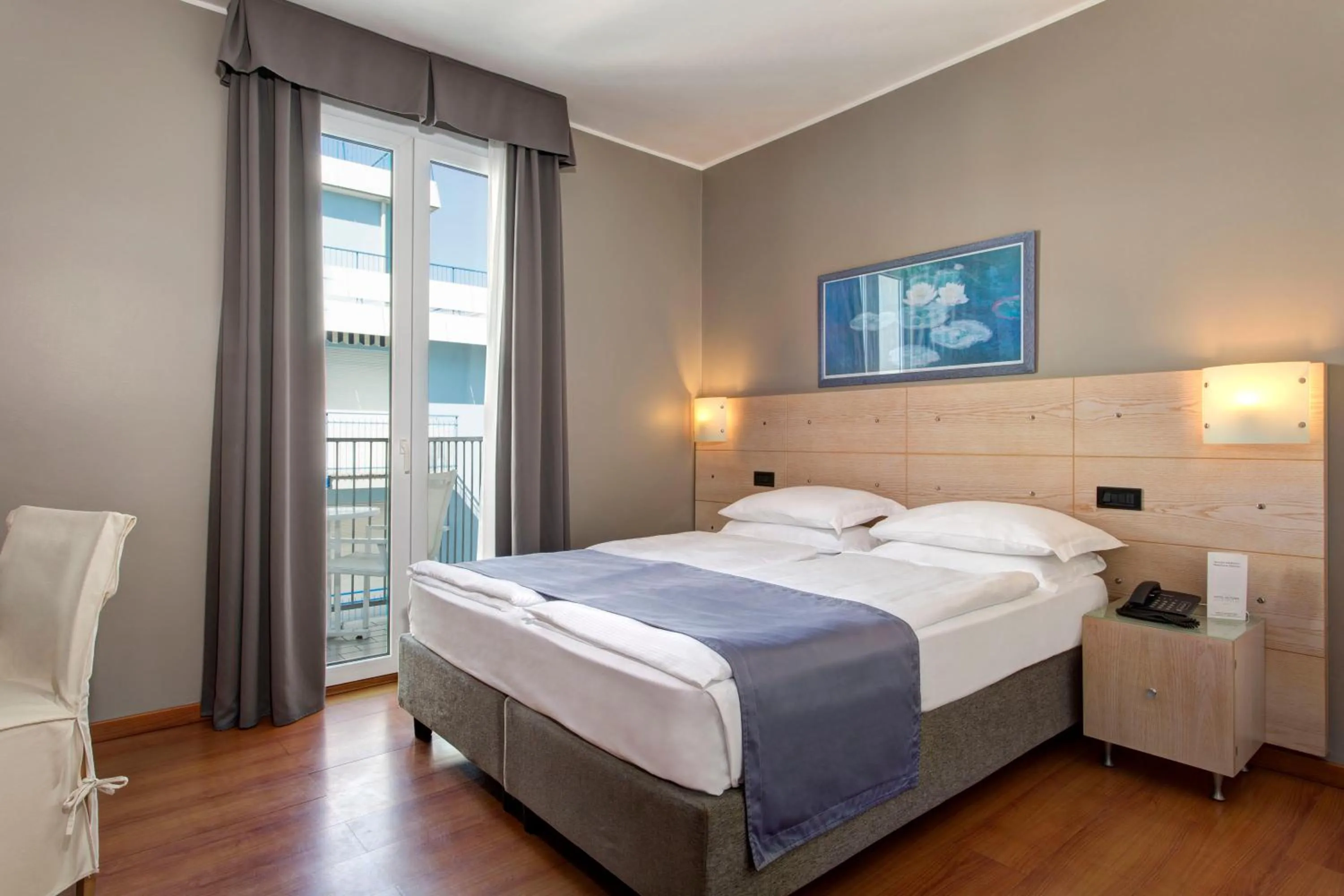 Balcony/Terrace, Bed in Victoria Frontemare Beach & Spa Hotel Jesolo