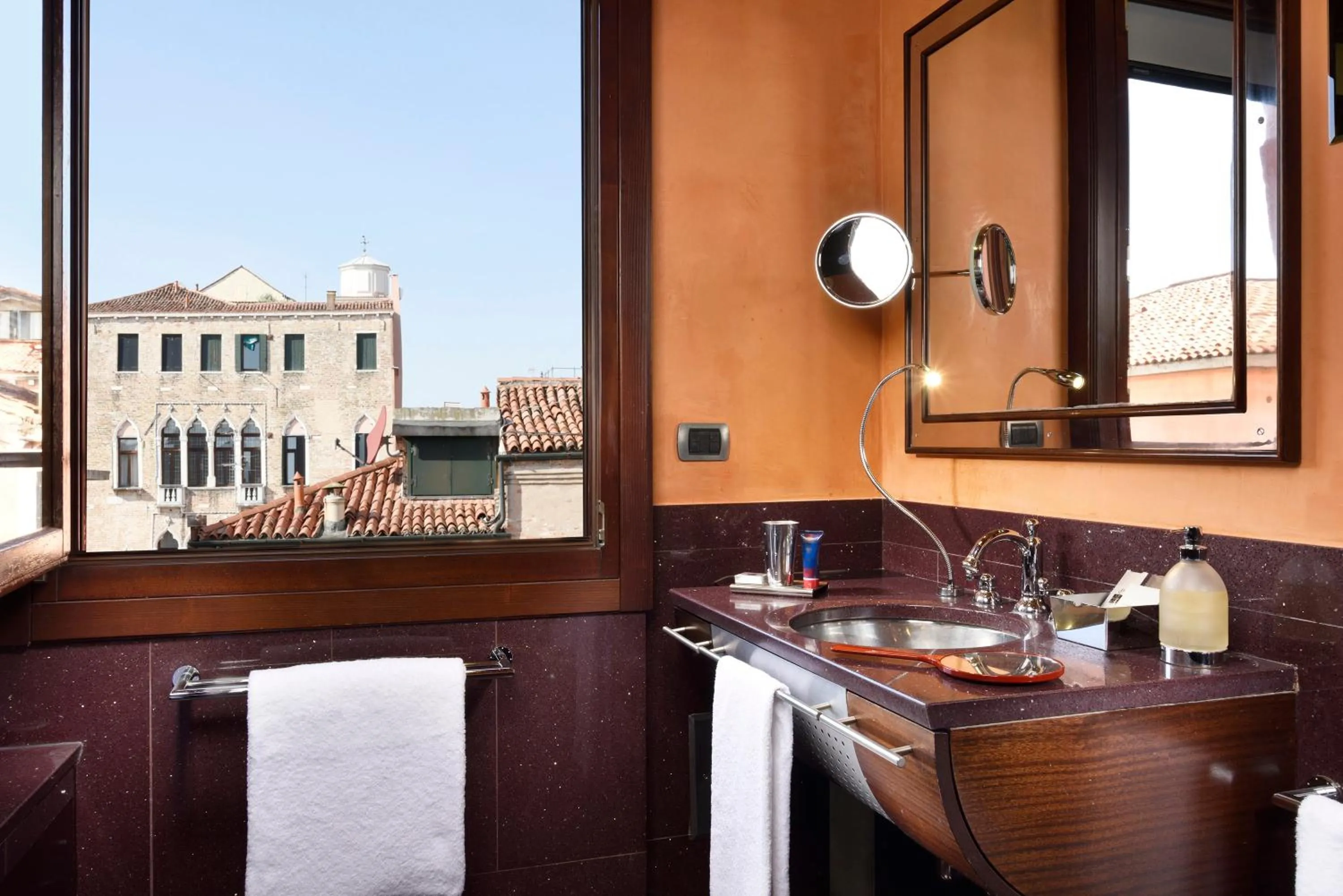 Bathroom in Ca' Pisani Hotel