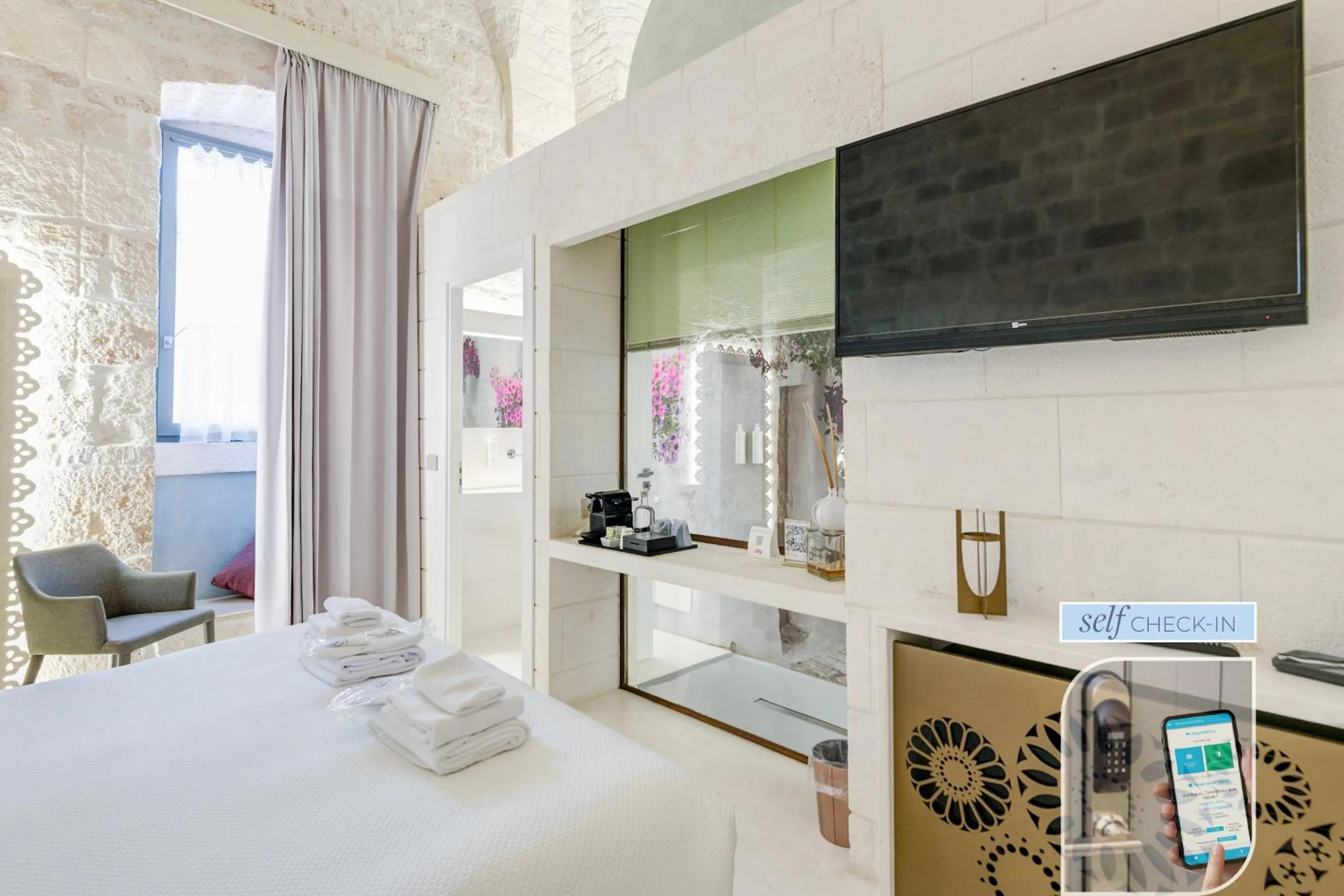 Shower, Bed in Vico Bianco Raro Smart Rooms Collection