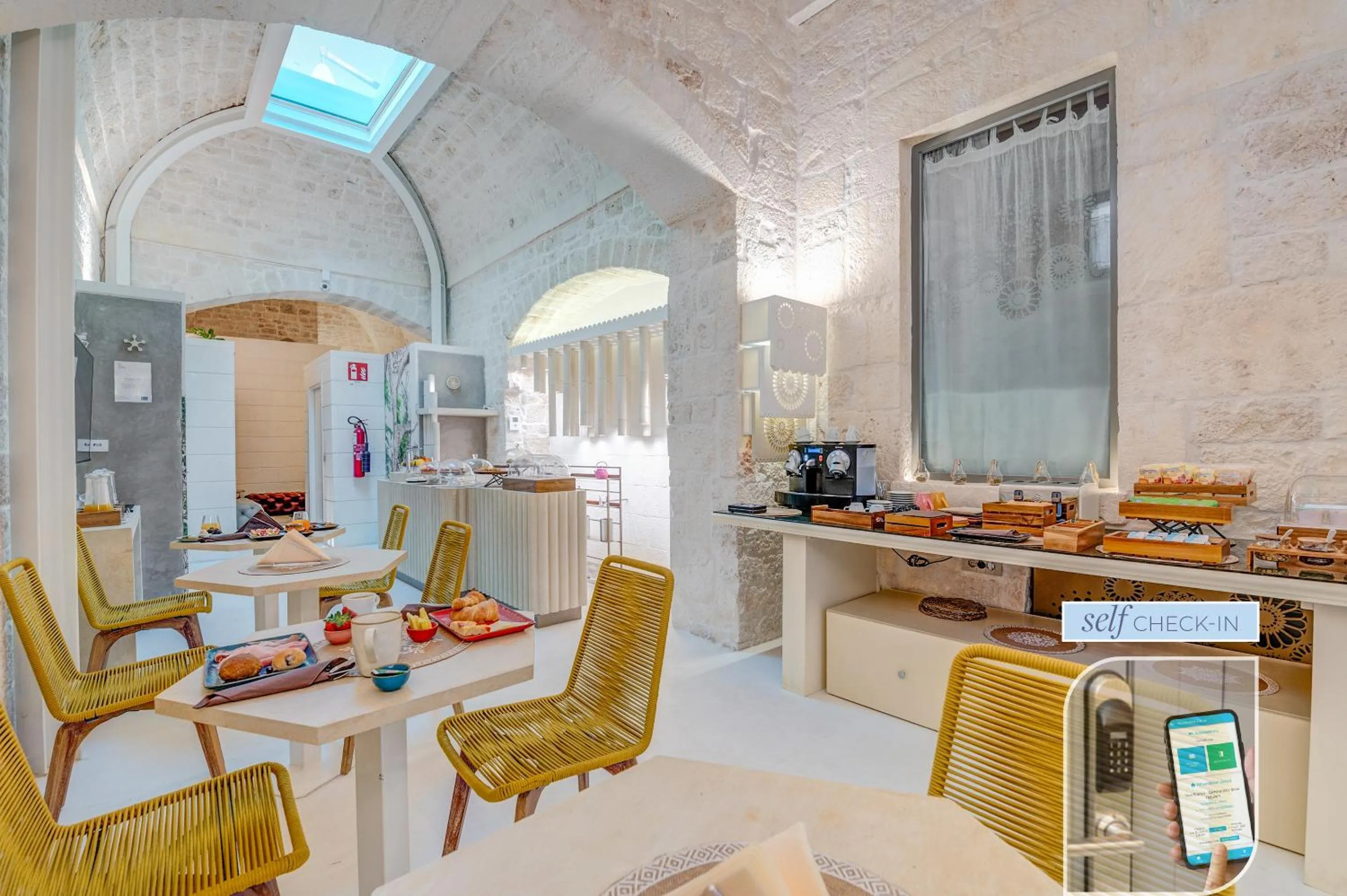 Communal lounge/ TV room in Vico Bianco Raro Smart Rooms Collection