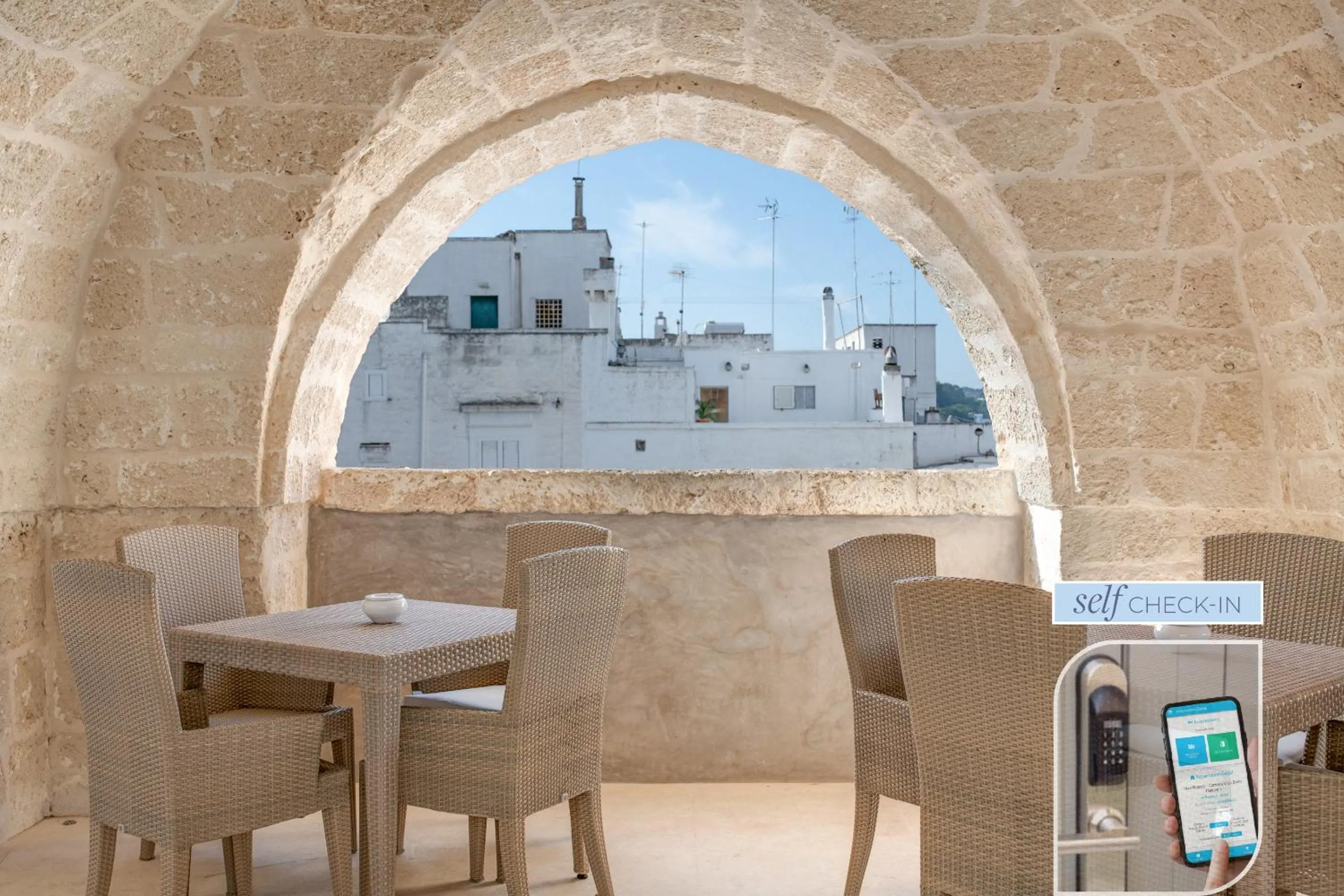 Communal lounge/ TV room in Vico Bianco Raro Smart Rooms Collection