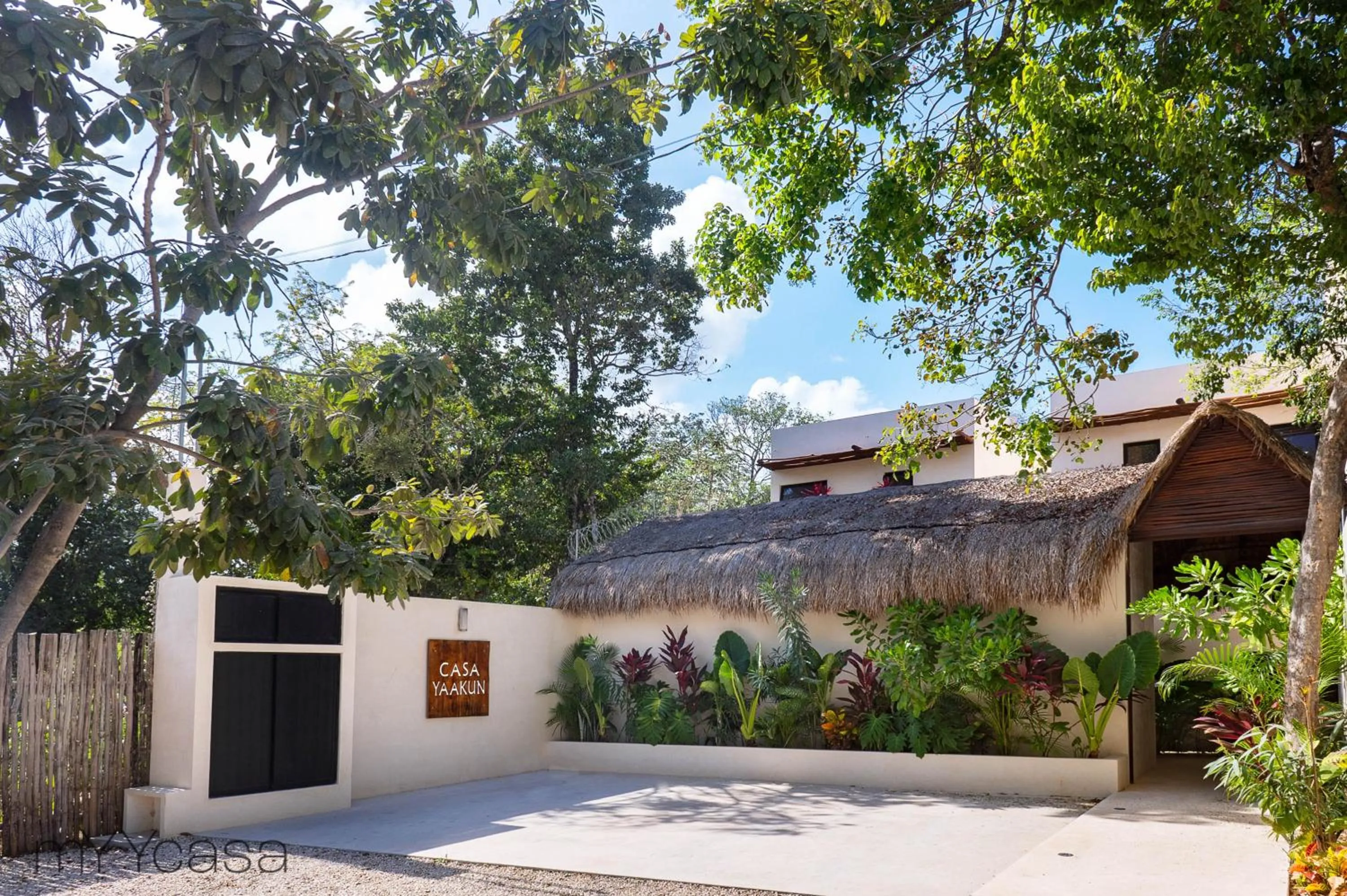 Property building in Casa Yaakun