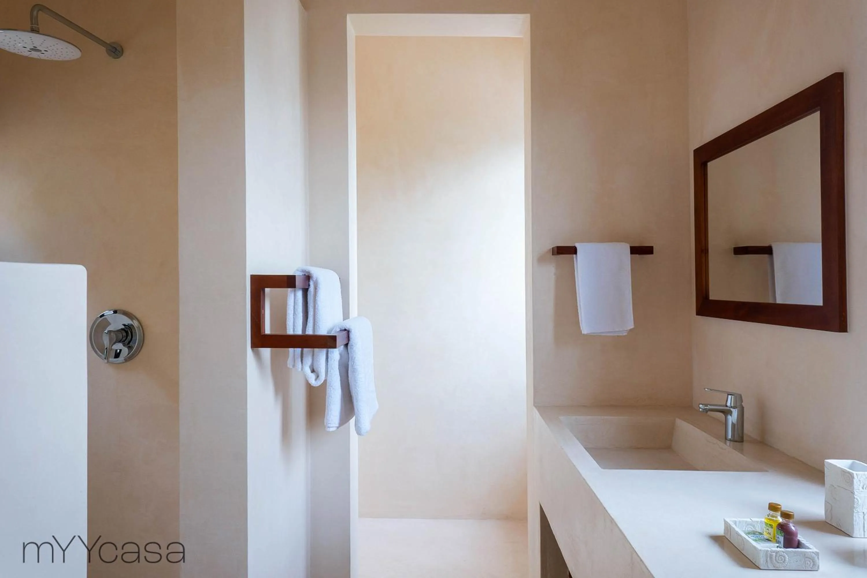 Shower in Casa Yaakun