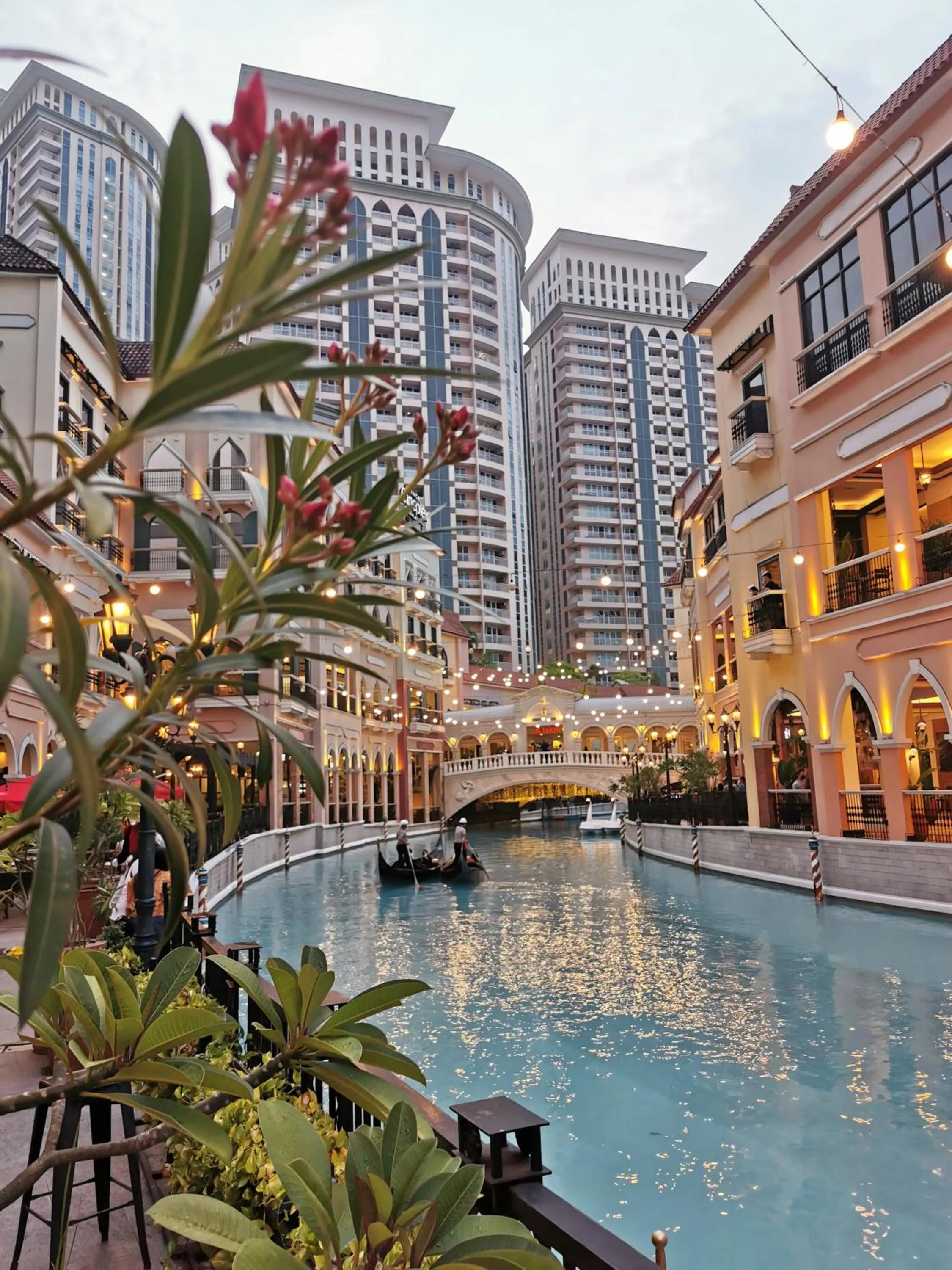Restaurant/places to eat in Apad@graceresidences nr BGC