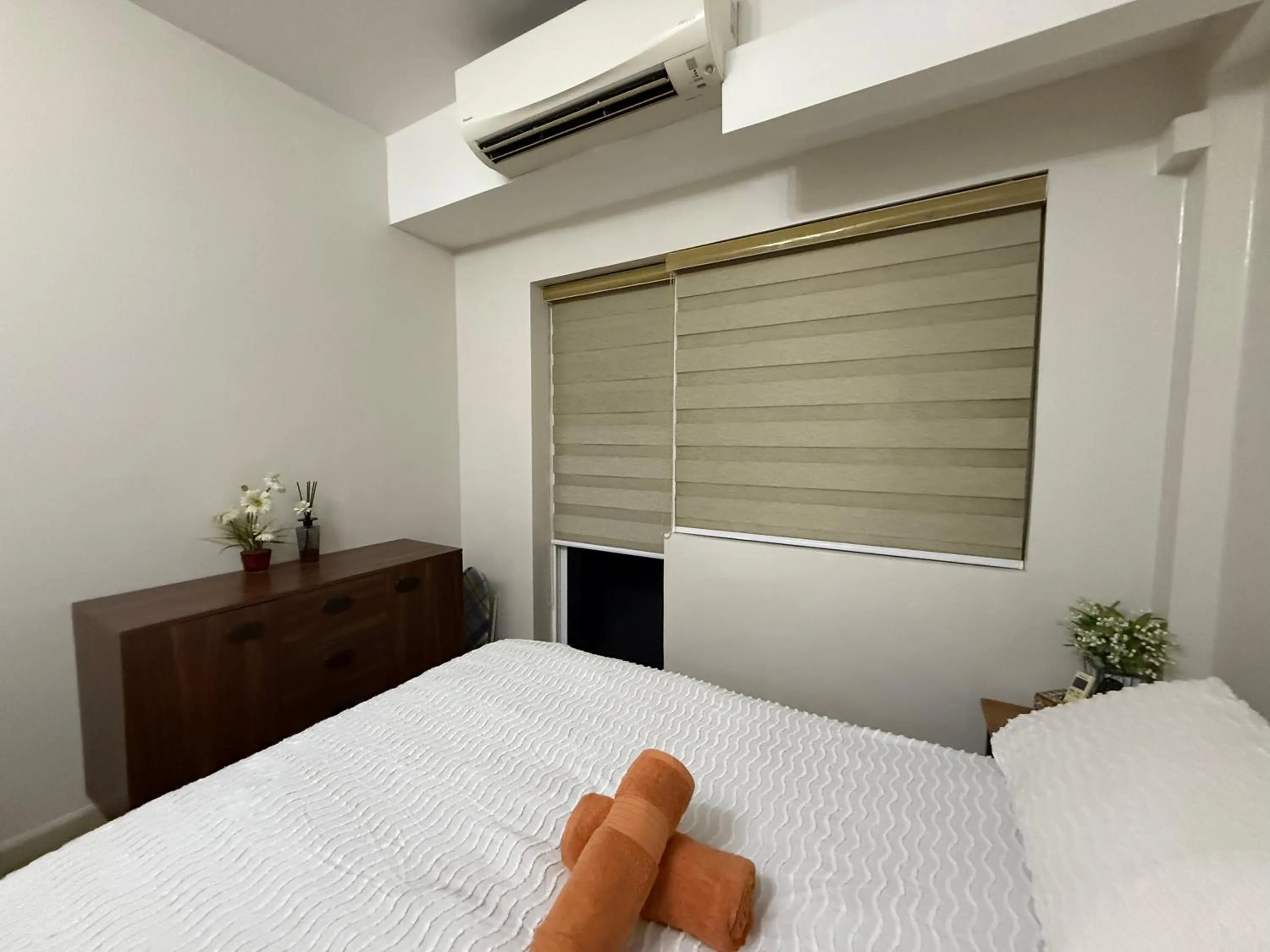 Bed in Apad@graceresidences nr BGC