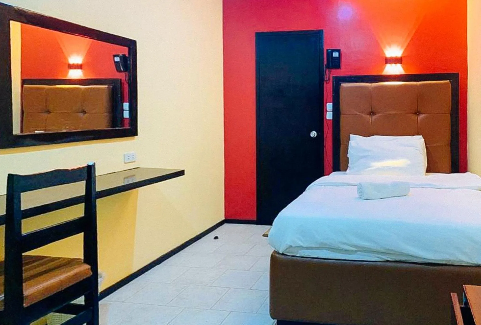 Bed in RedDoorz at Carlton-Martin Hotel Masbate City