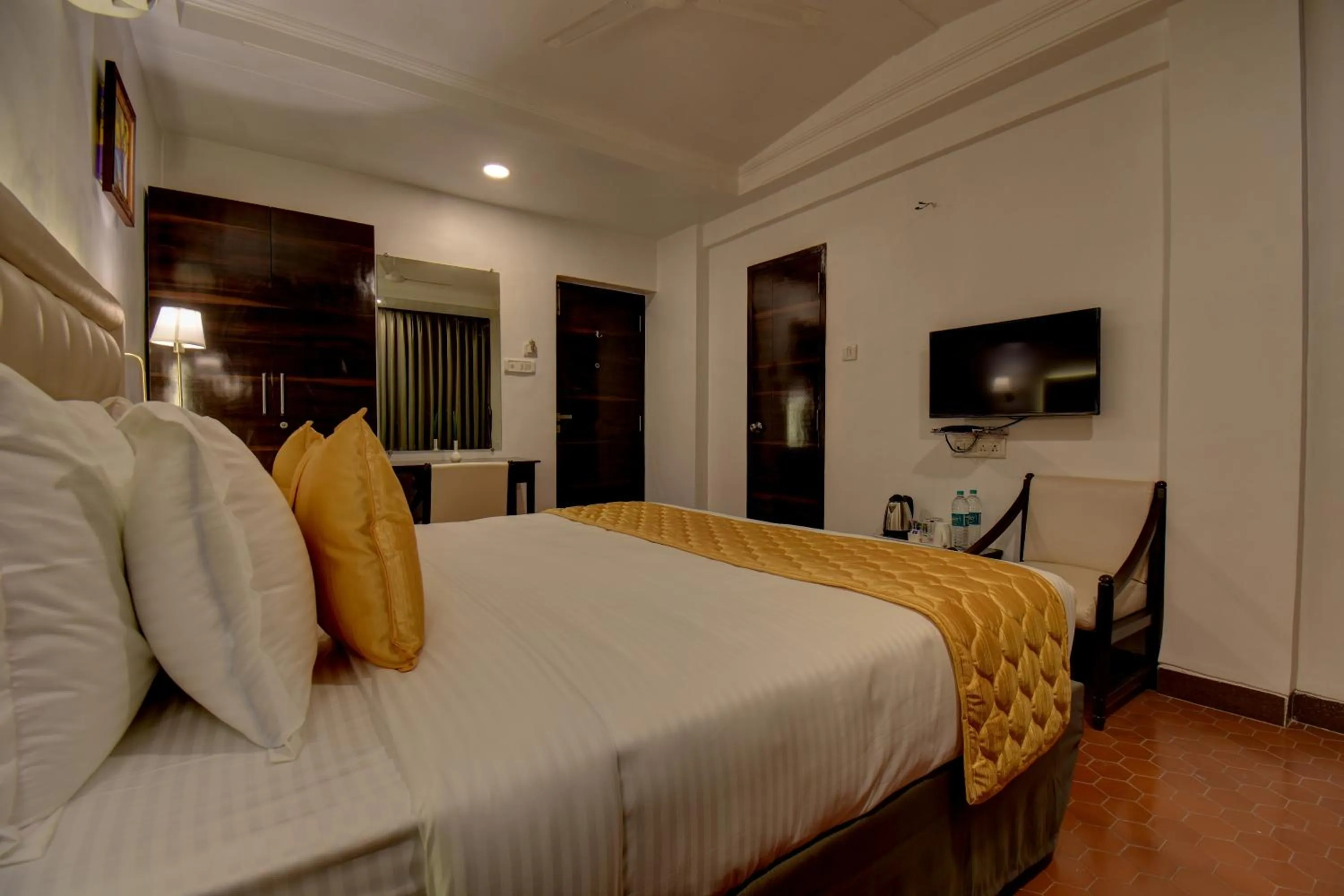 Photo of the whole room, Bed in Elite Hotel