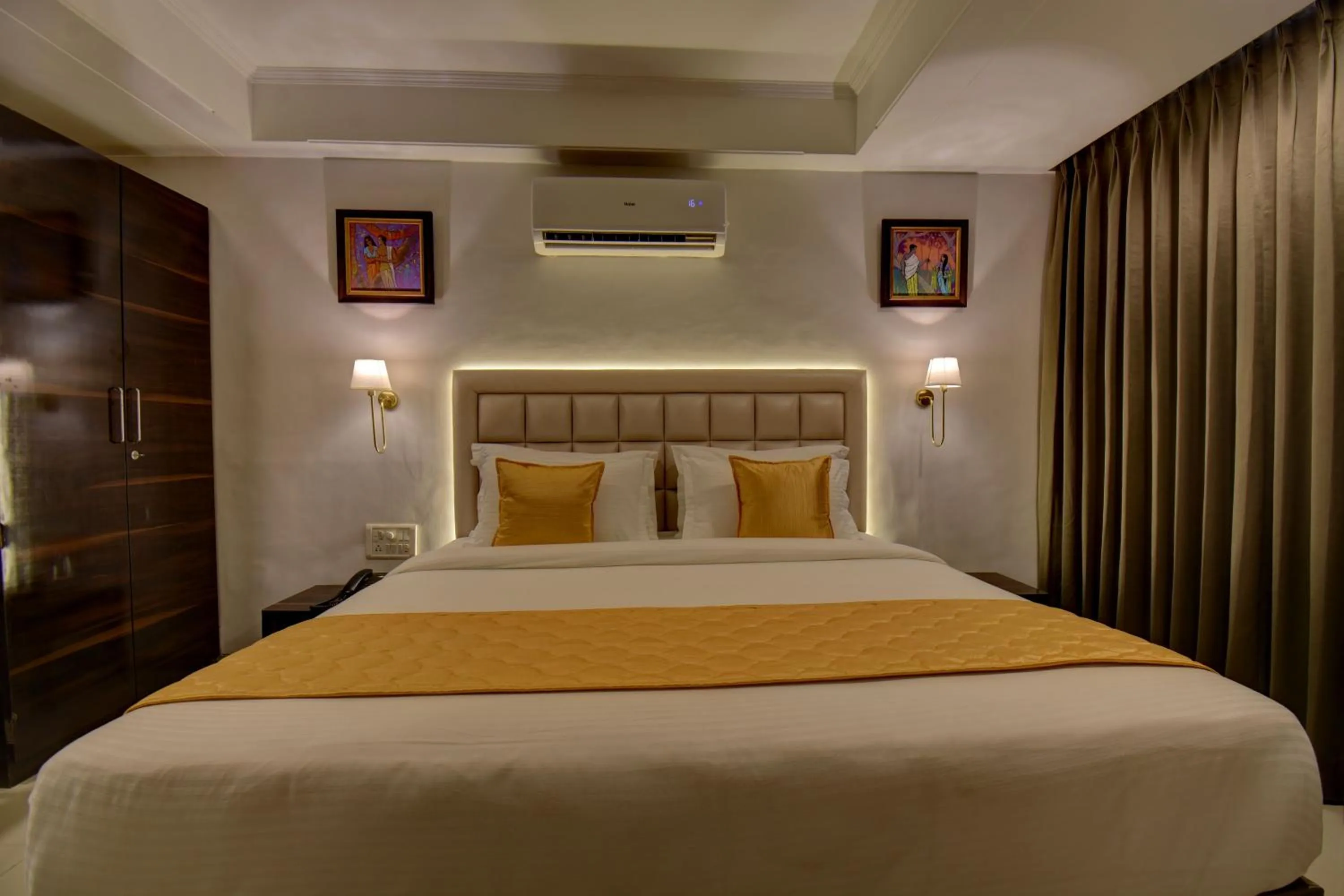 Bed in Elite Hotel