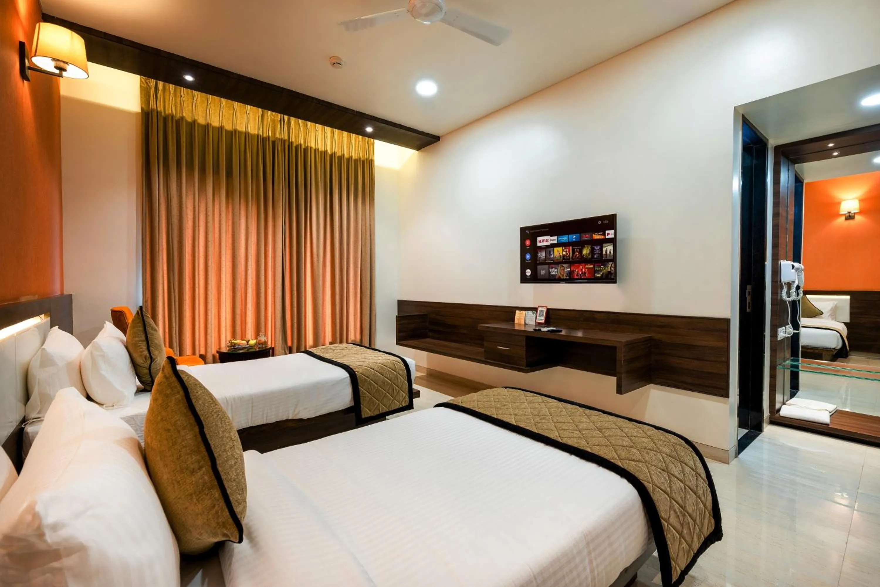 Photo of the whole room, Bed in Enrise by Sayaji Aurangabad