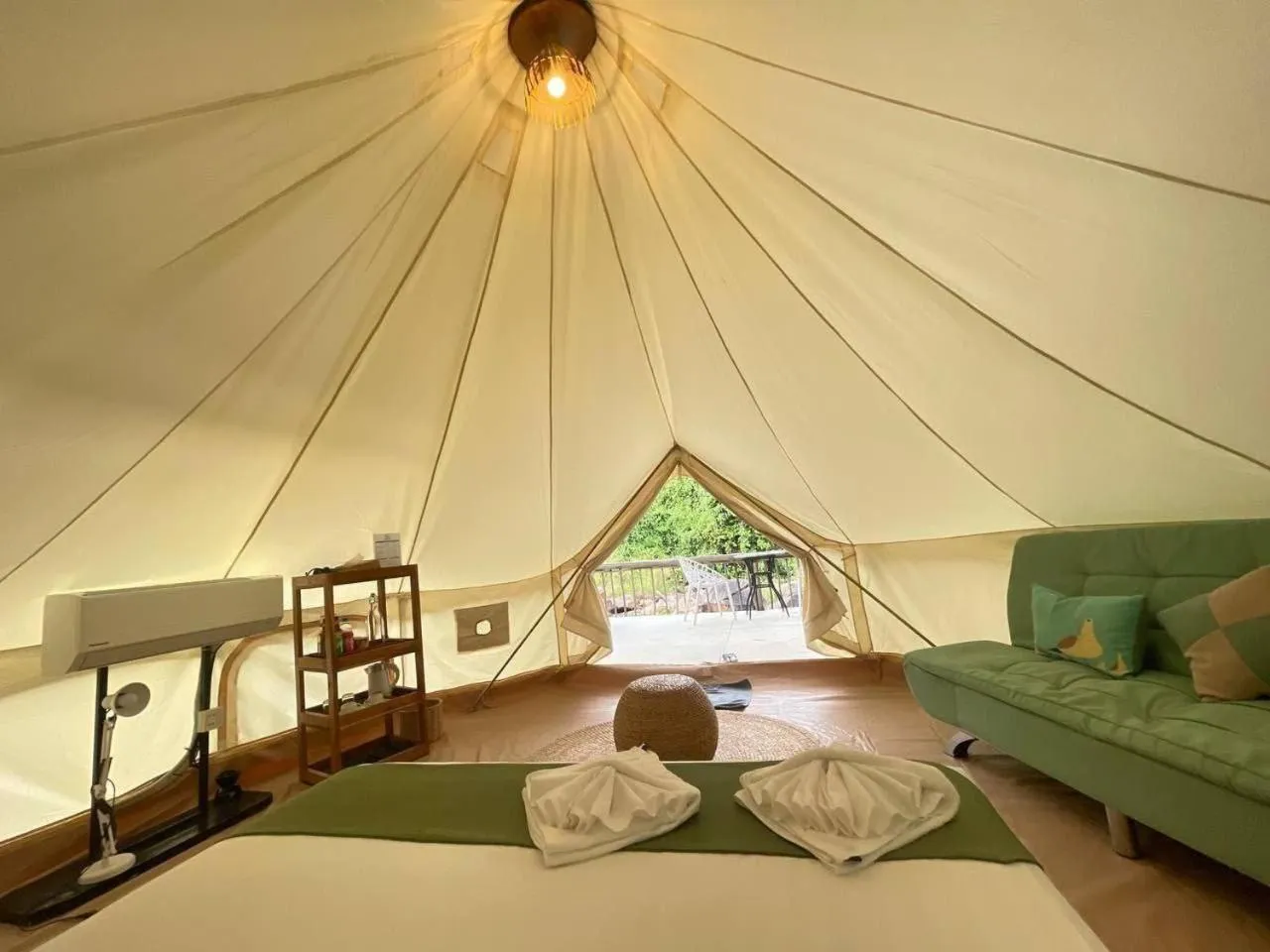 Bed in Green Valley Veal Pouch