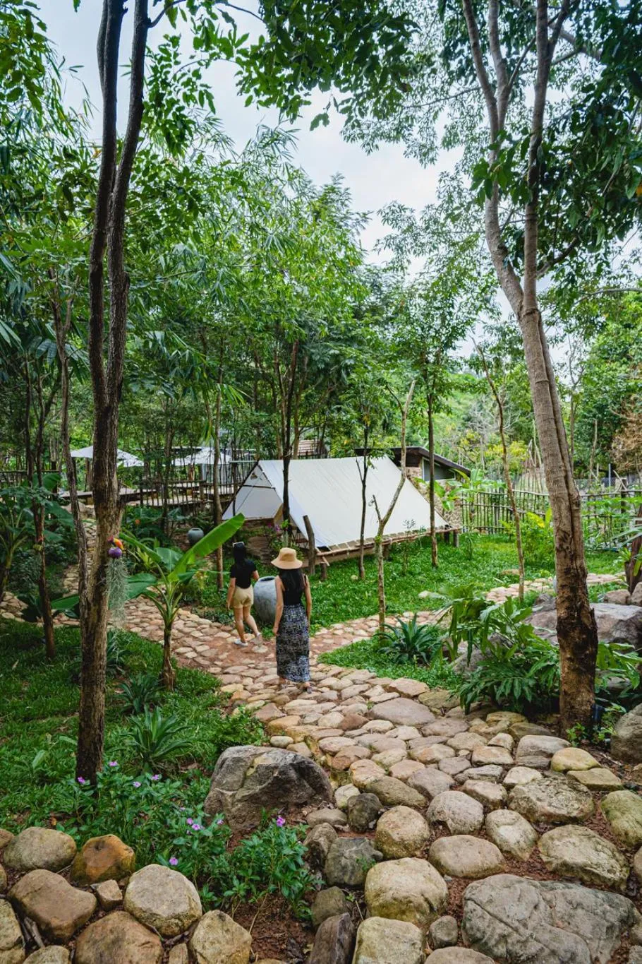 Day in Green Valley Veal Pouch