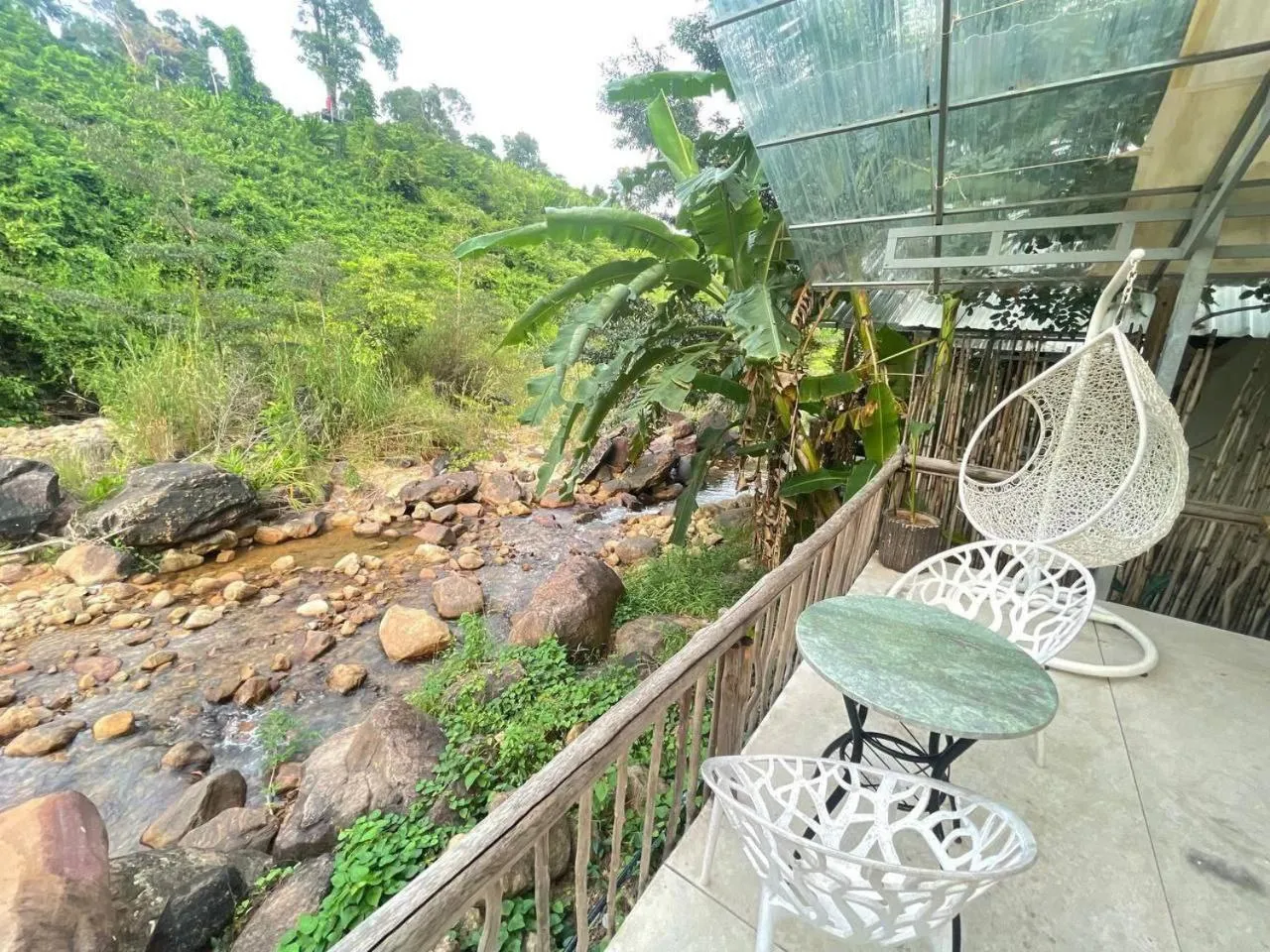 Patio in Green Valley Veal Pouch