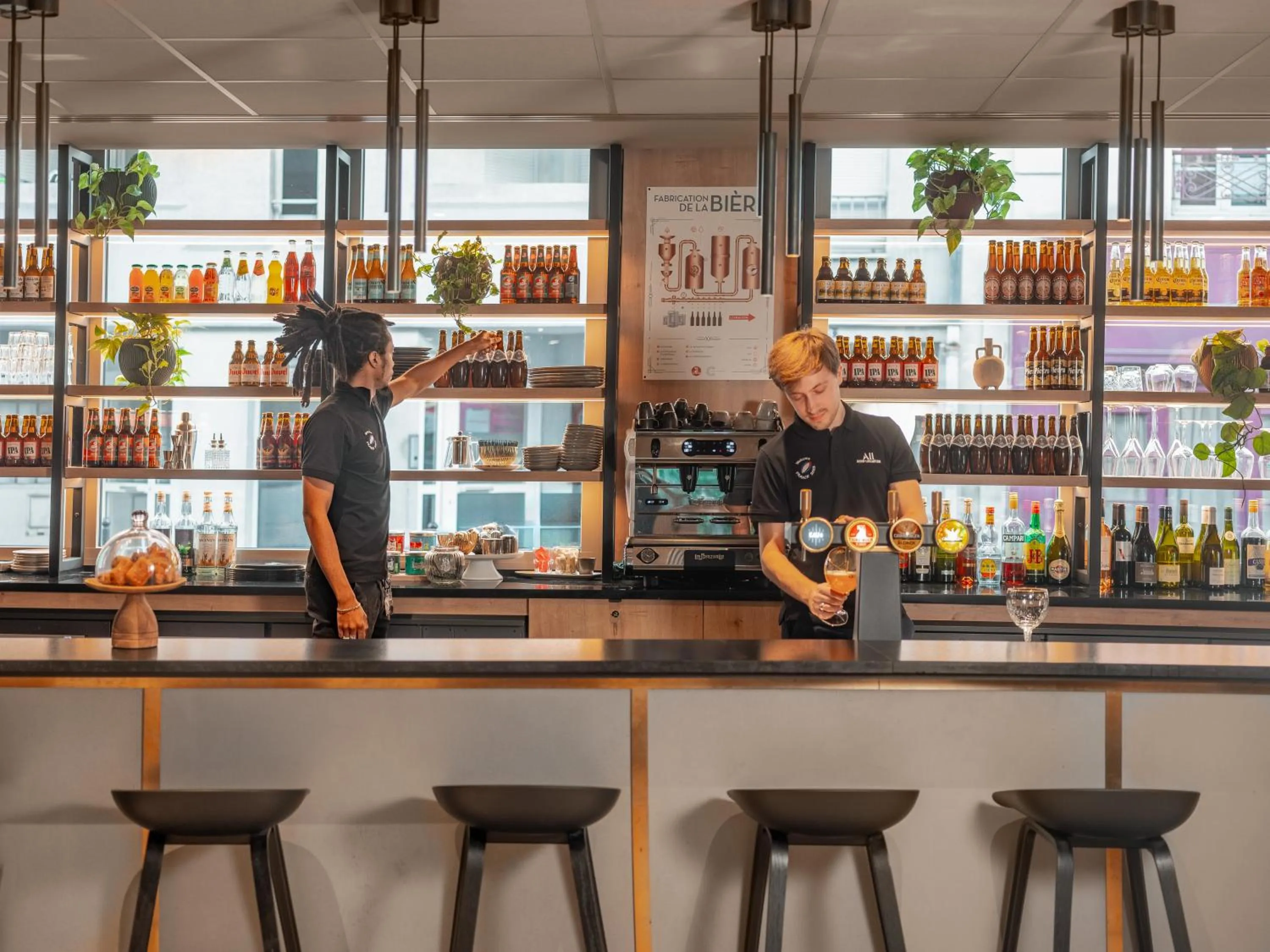 Lounge or bar in Ibis Paris Gare Montparnasse Catalogne
