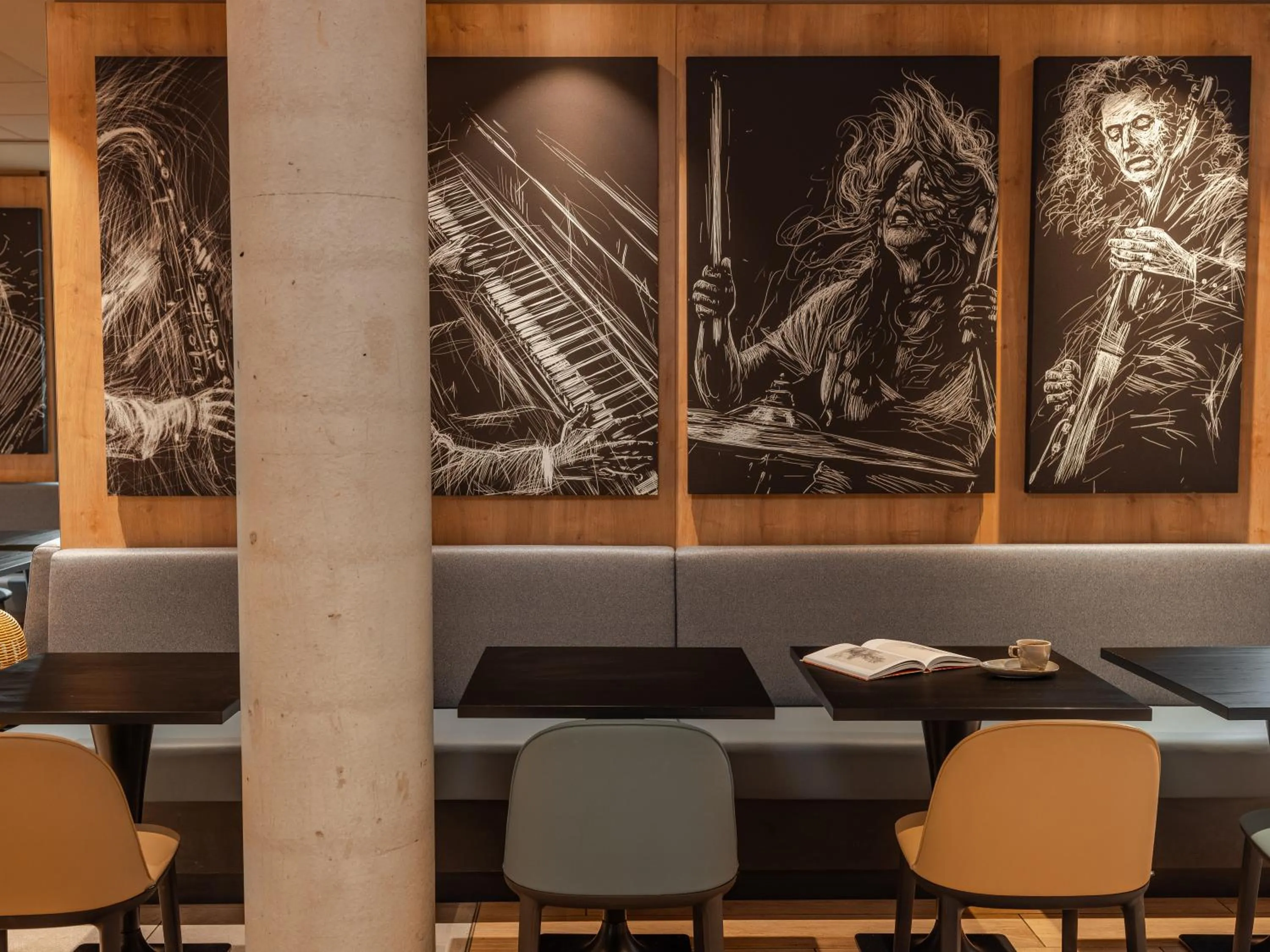 Lobby or reception in Ibis Paris Gare Montparnasse Catalogne