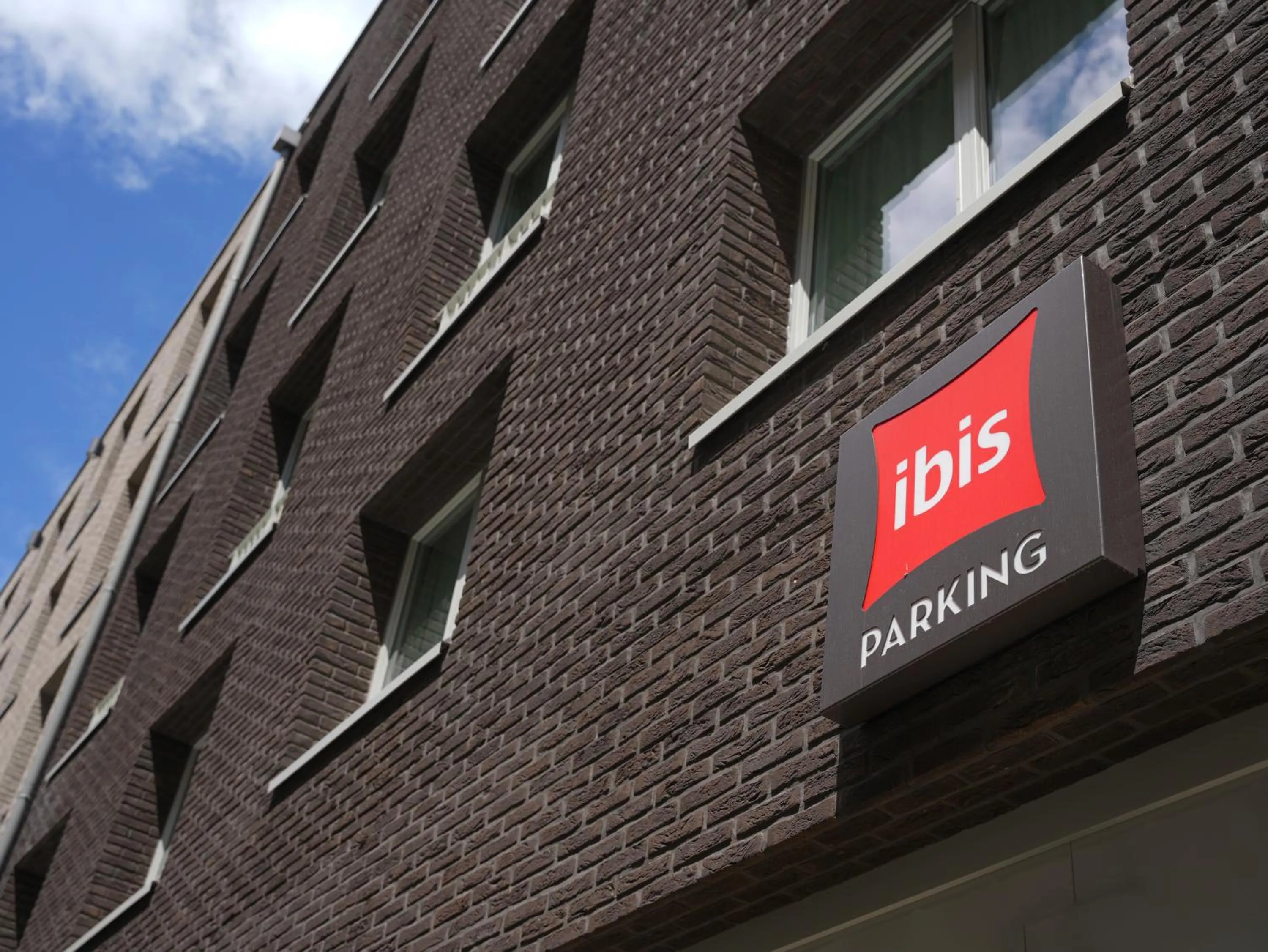 Parking in Ibis Paris Gare Montparnasse Catalogne