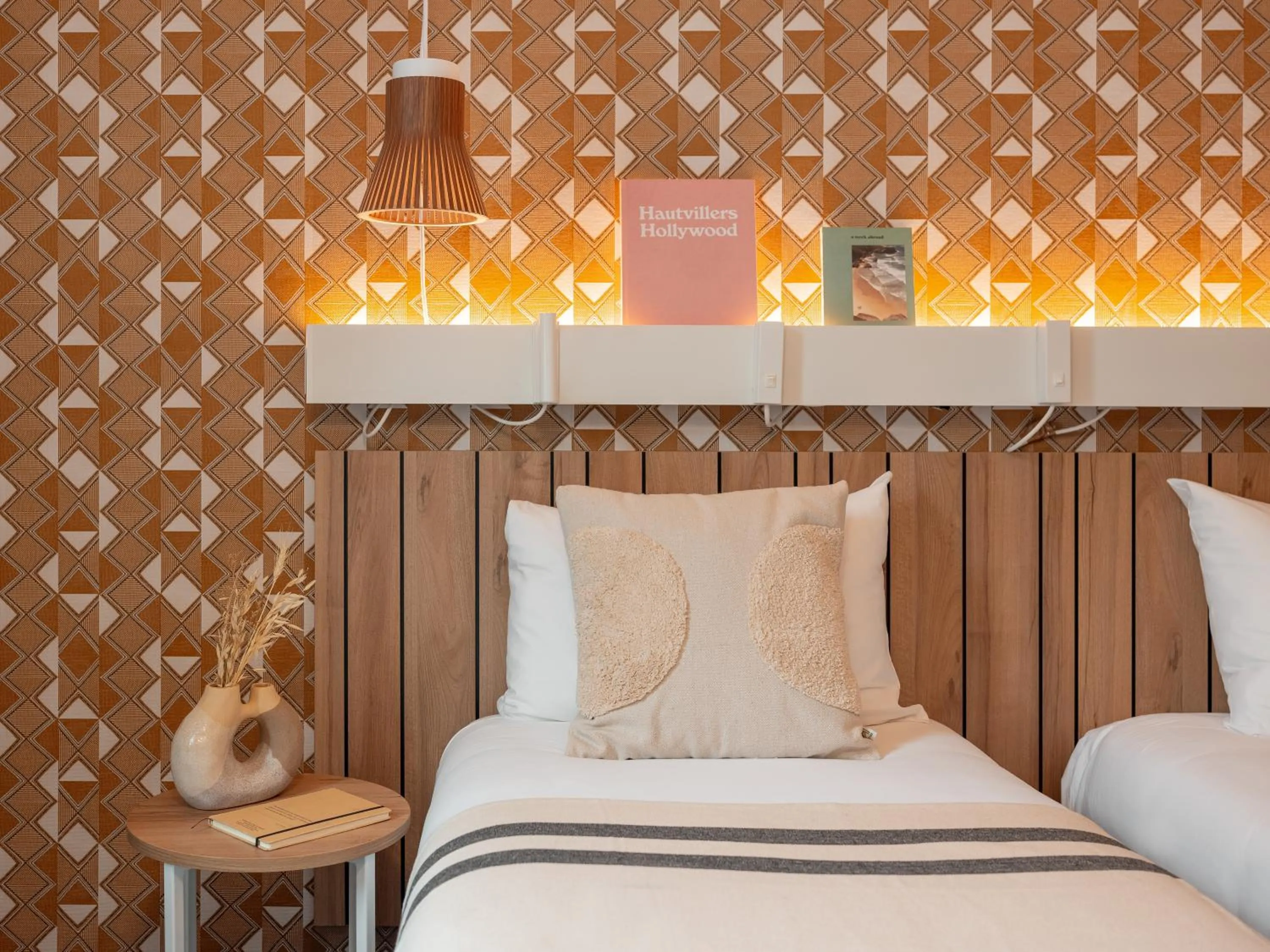 Bed in Ibis Paris Gare Montparnasse Catalogne