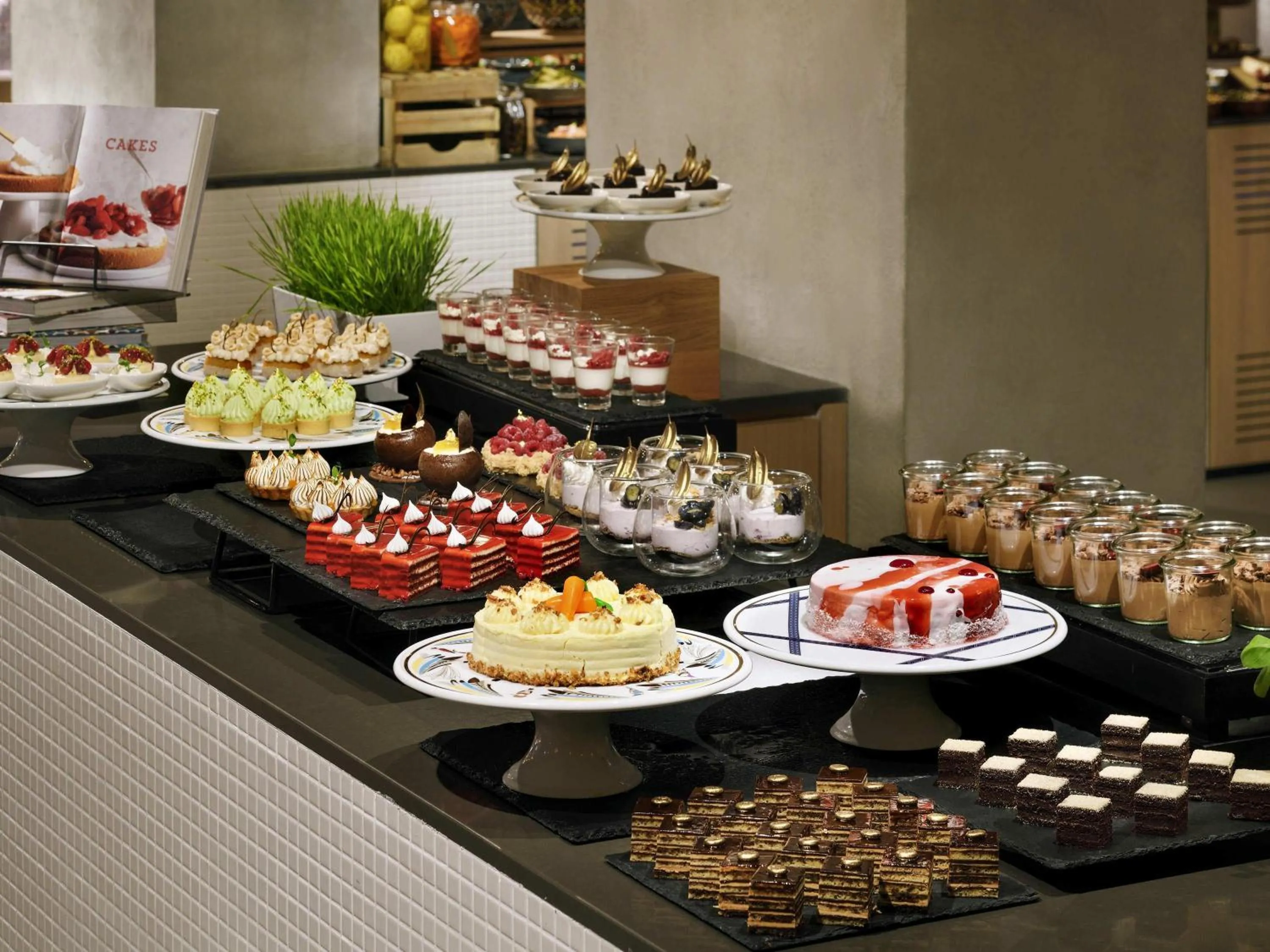 Restaurant/places to eat in Mövenpick Resort Al Marjan Island