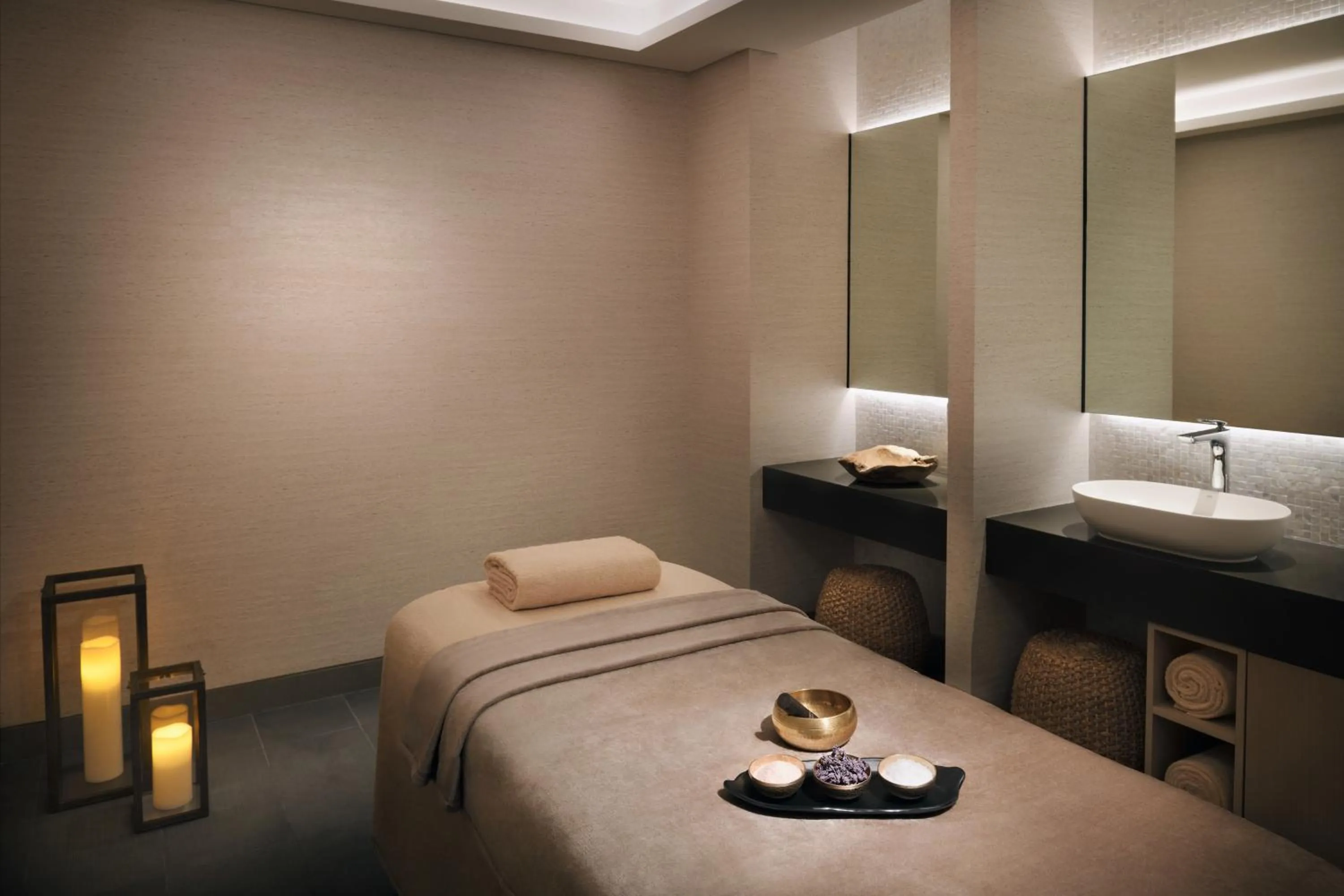 Massage, Bed in Mövenpick Resort Al Marjan Island