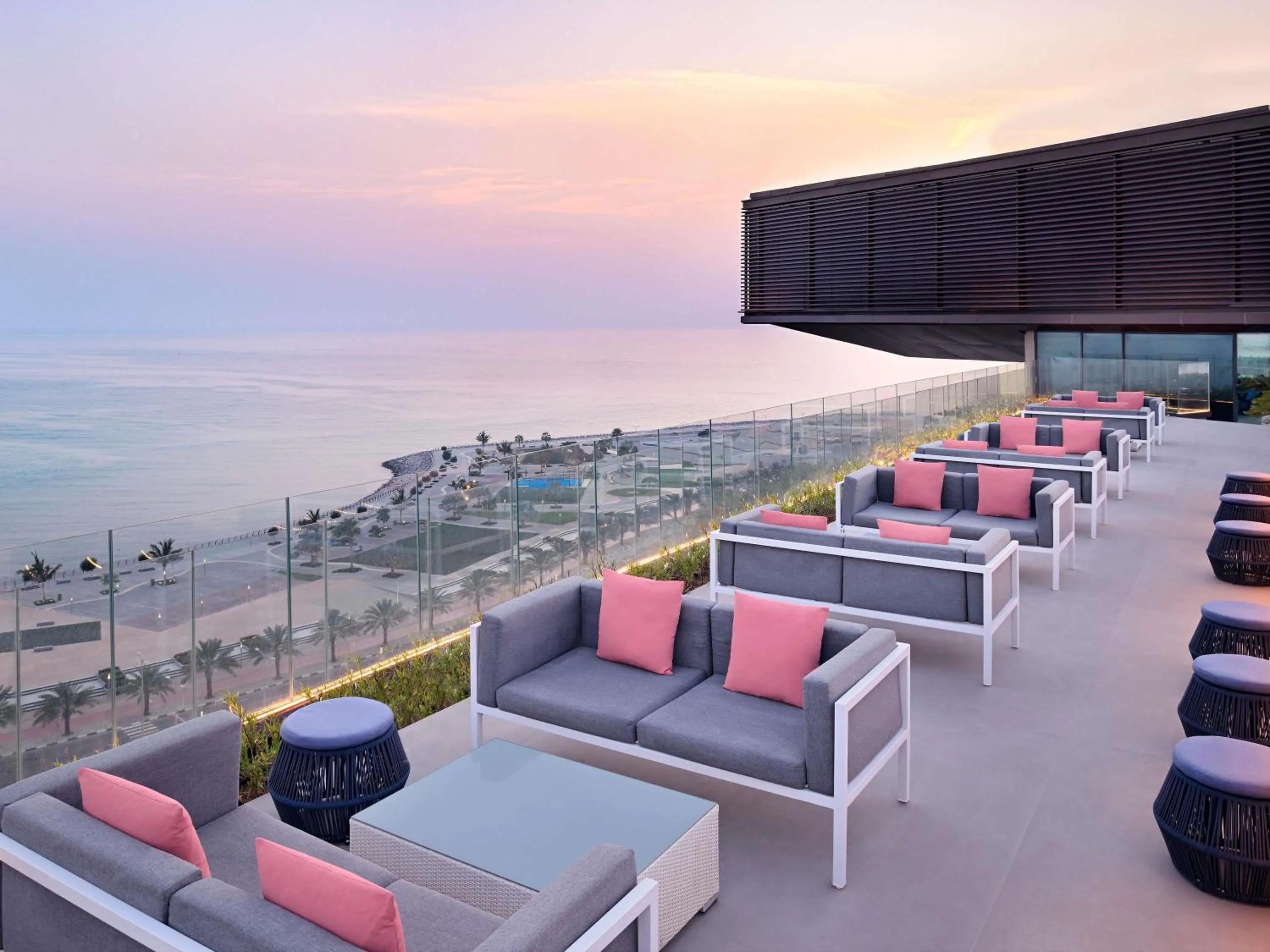 Lounge or bar in Mövenpick Resort Al Marjan Island