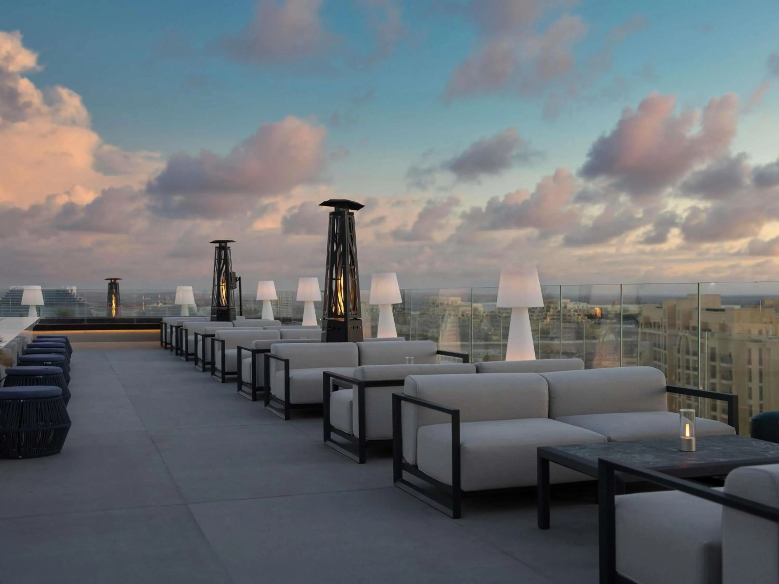 Lounge or bar in Mövenpick Resort Al Marjan Island