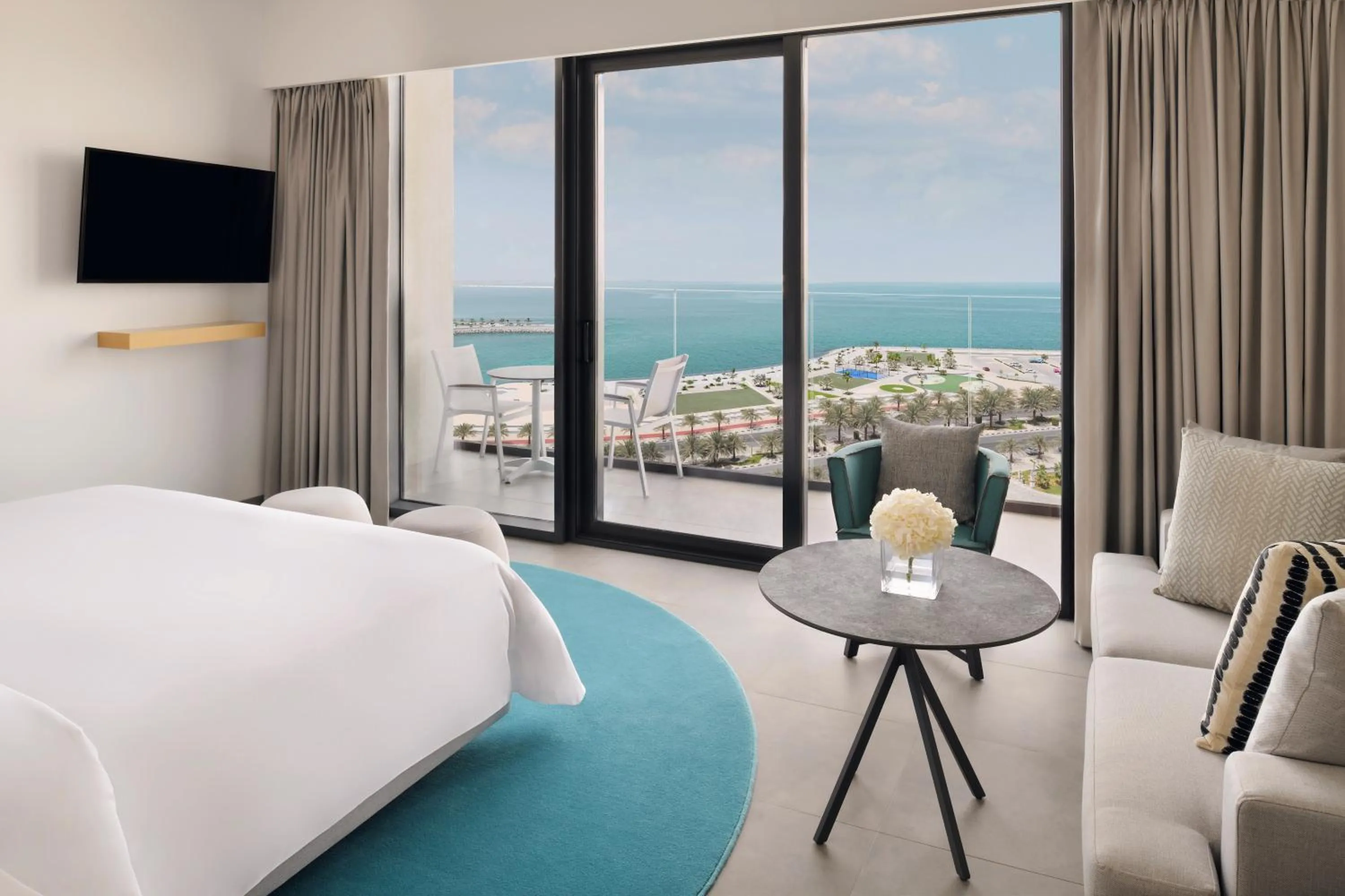 View (from property/room), Bed in Mövenpick Resort Al Marjan Island