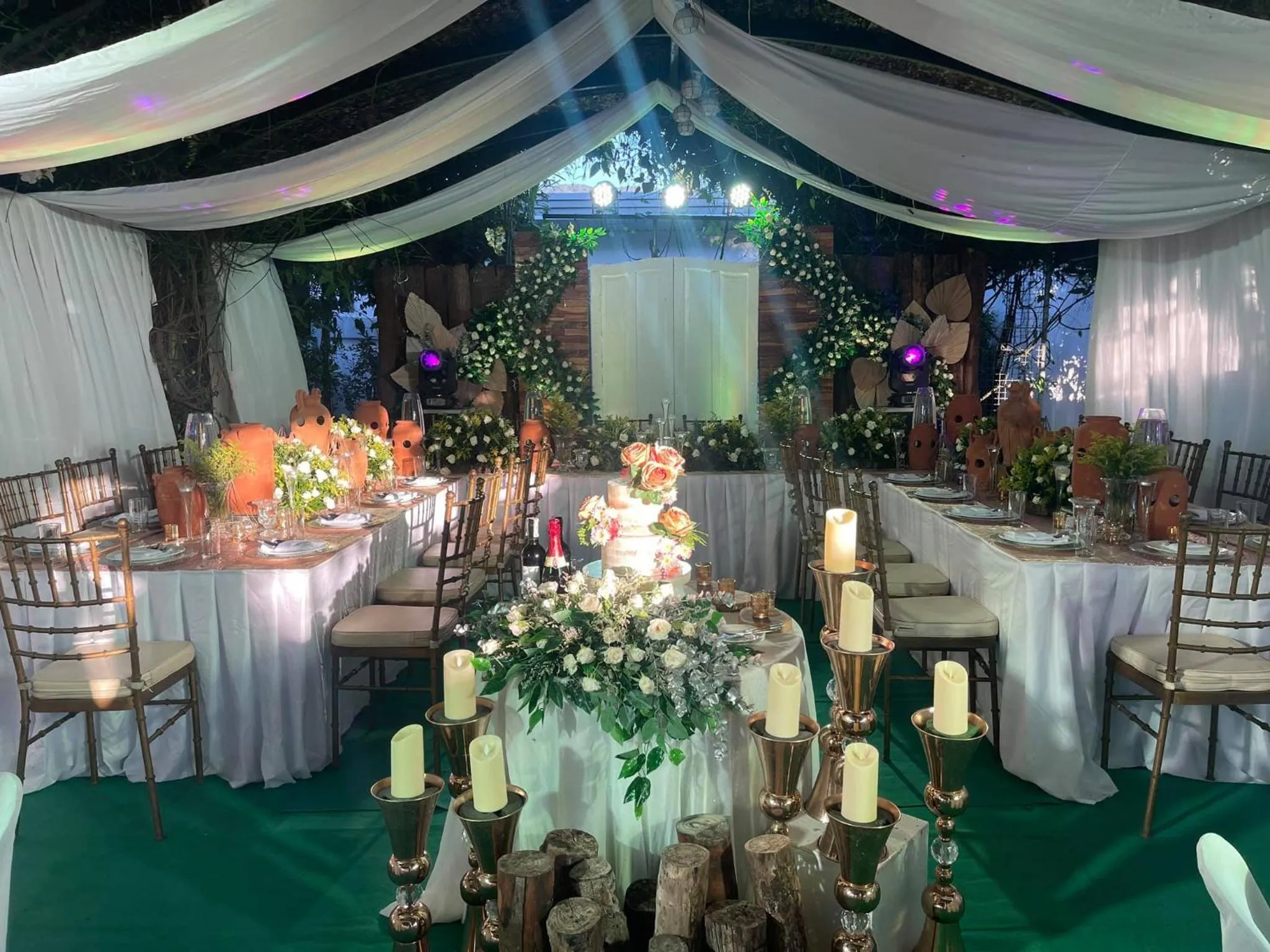 Restaurant/places to eat in Casa Cecilia Hotel