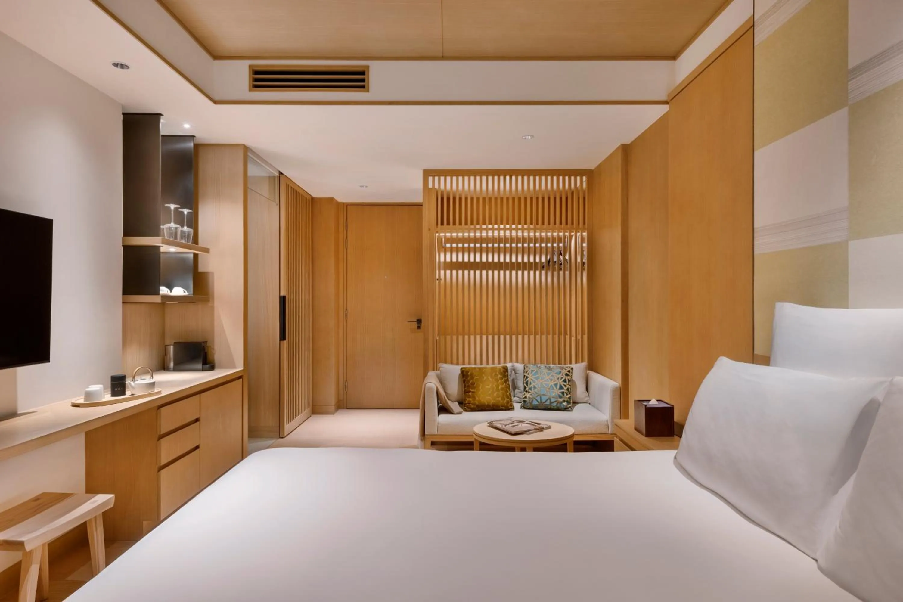 Bedroom, Bed in AKI Hotel Hong Kong - MGallery Collection