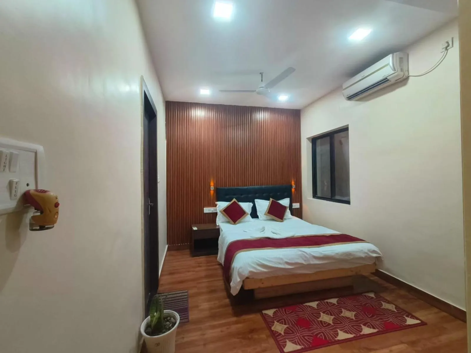 Bed in HOTEL MITTAL GARDEN