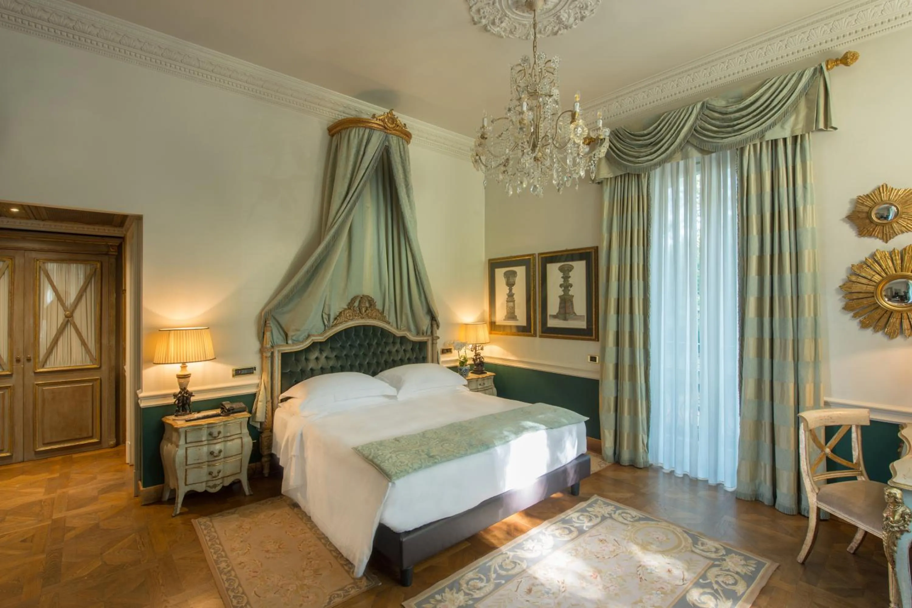Bed in Hotel de la Ville Monza - Small Luxury Hotels of the World