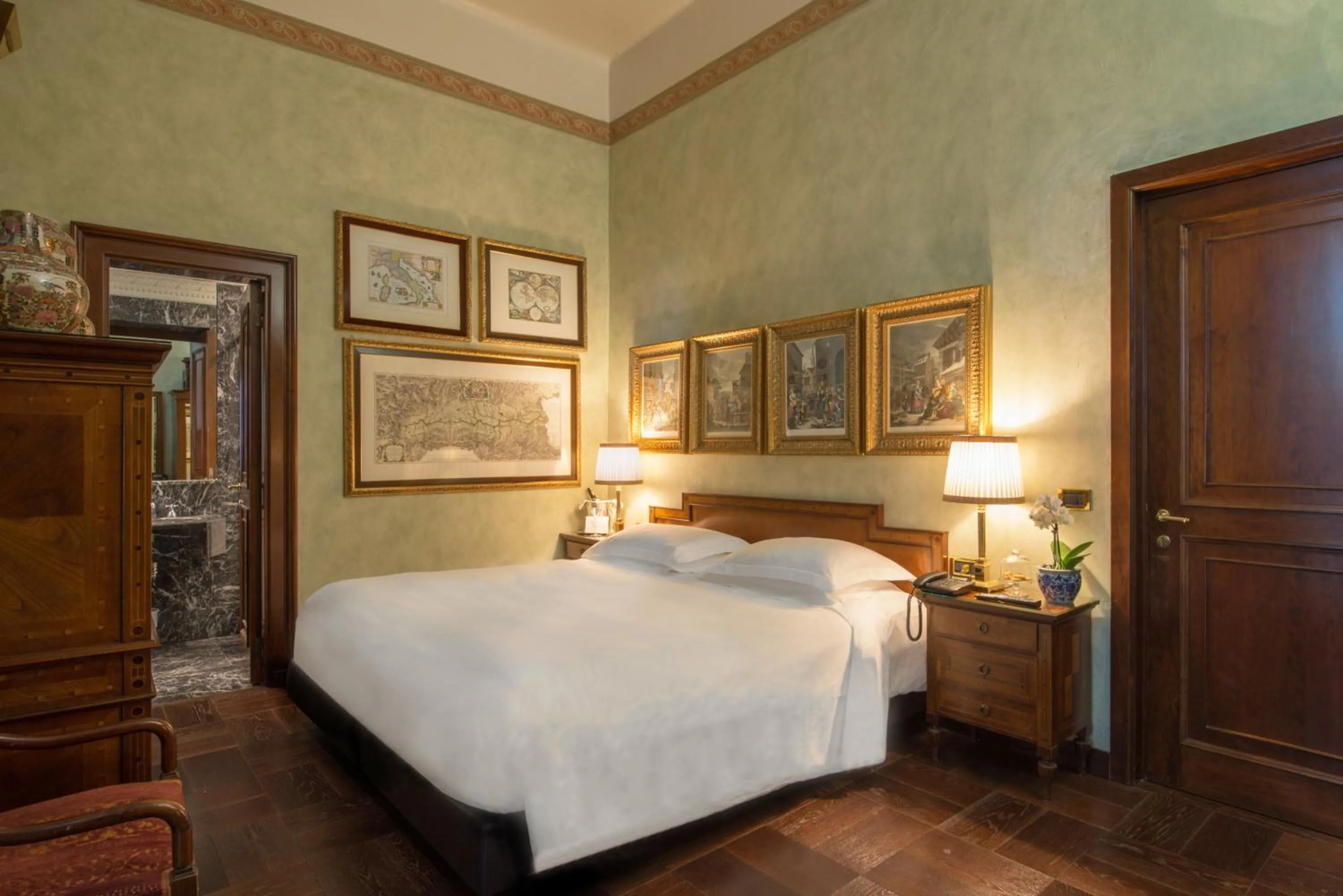 Bed in Hotel de la Ville Monza - Small Luxury Hotels of the World