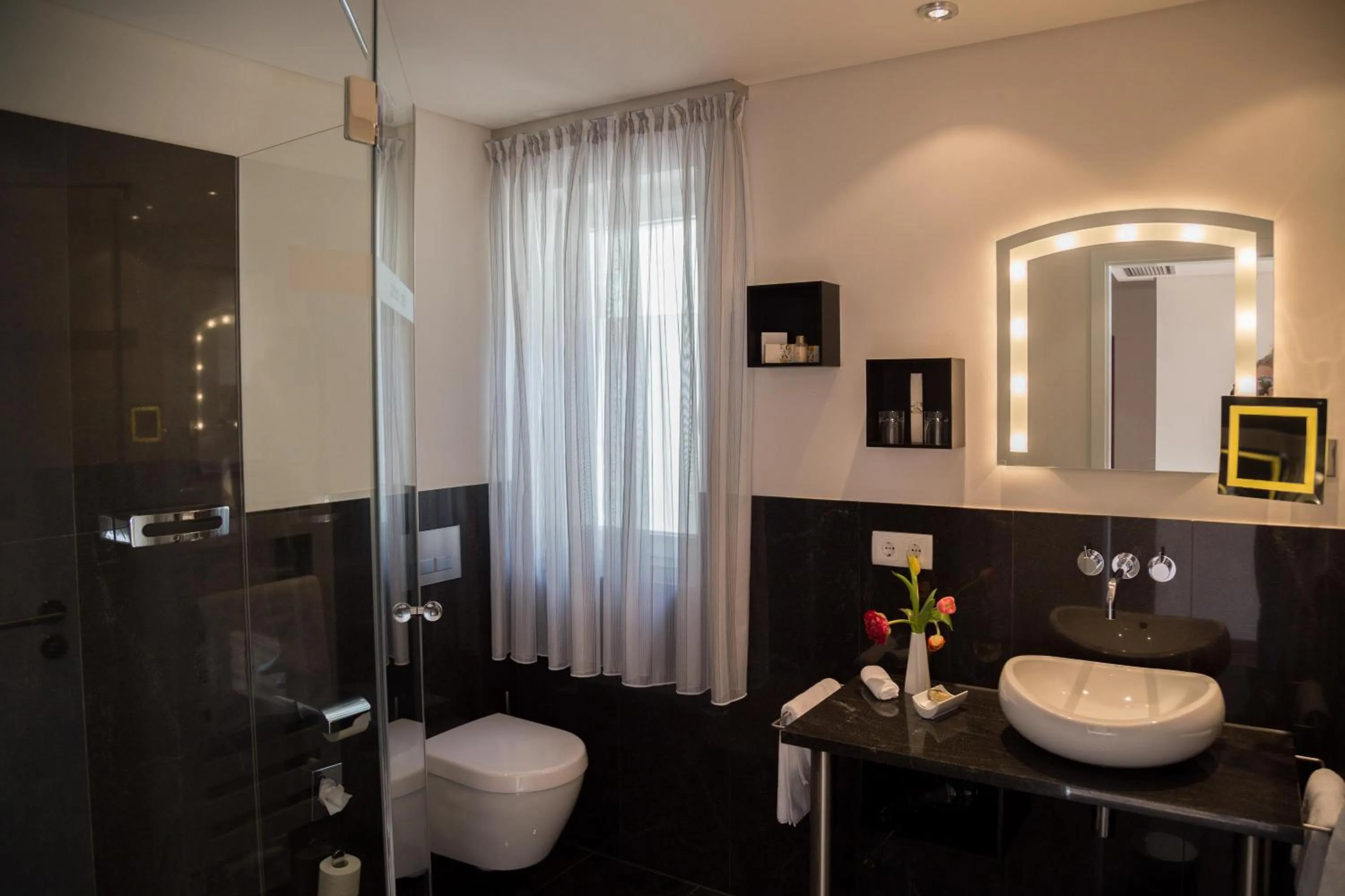 Bathroom in Kaiser Kulturhotel