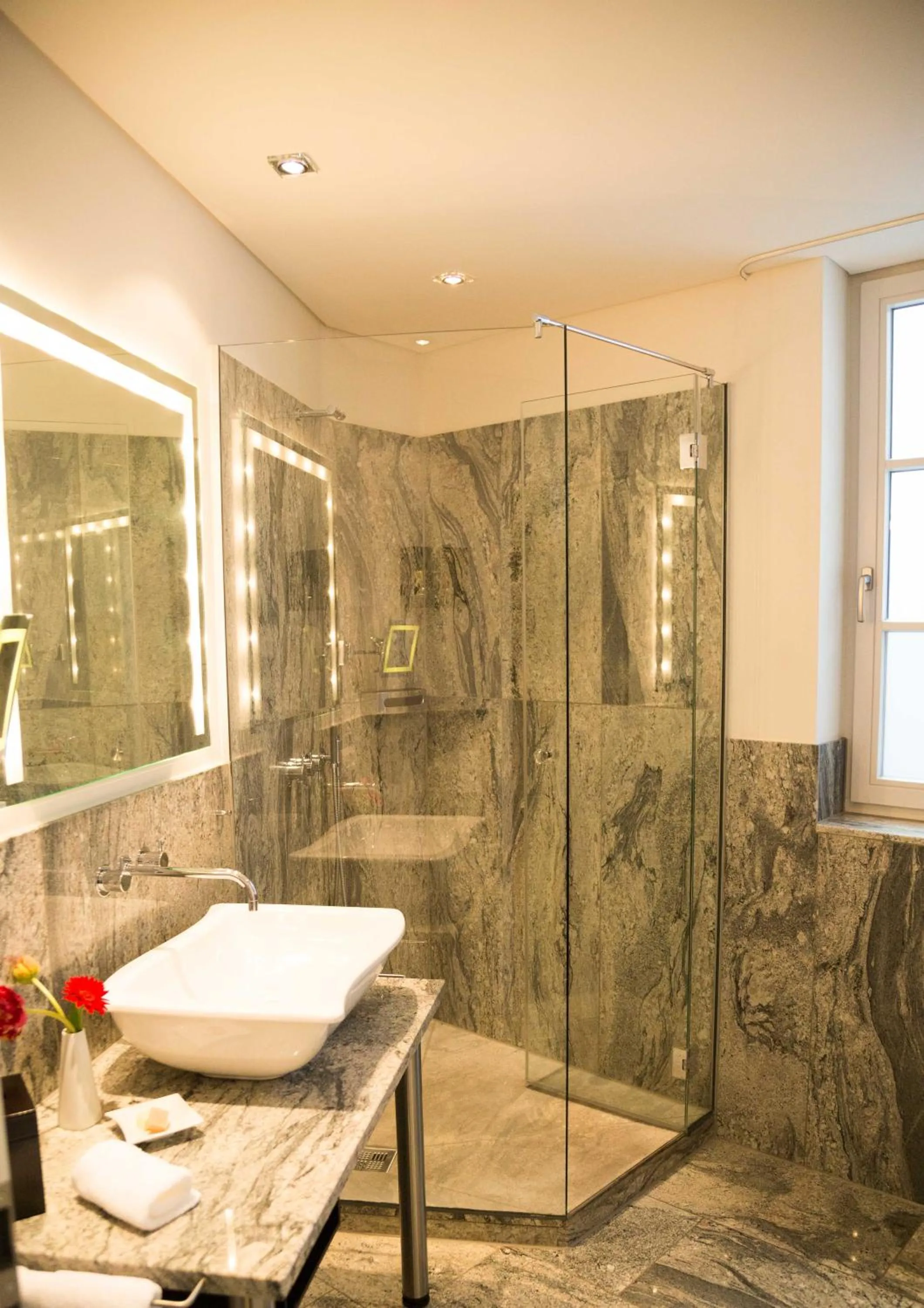 Bathroom in Kaiser Kulturhotel