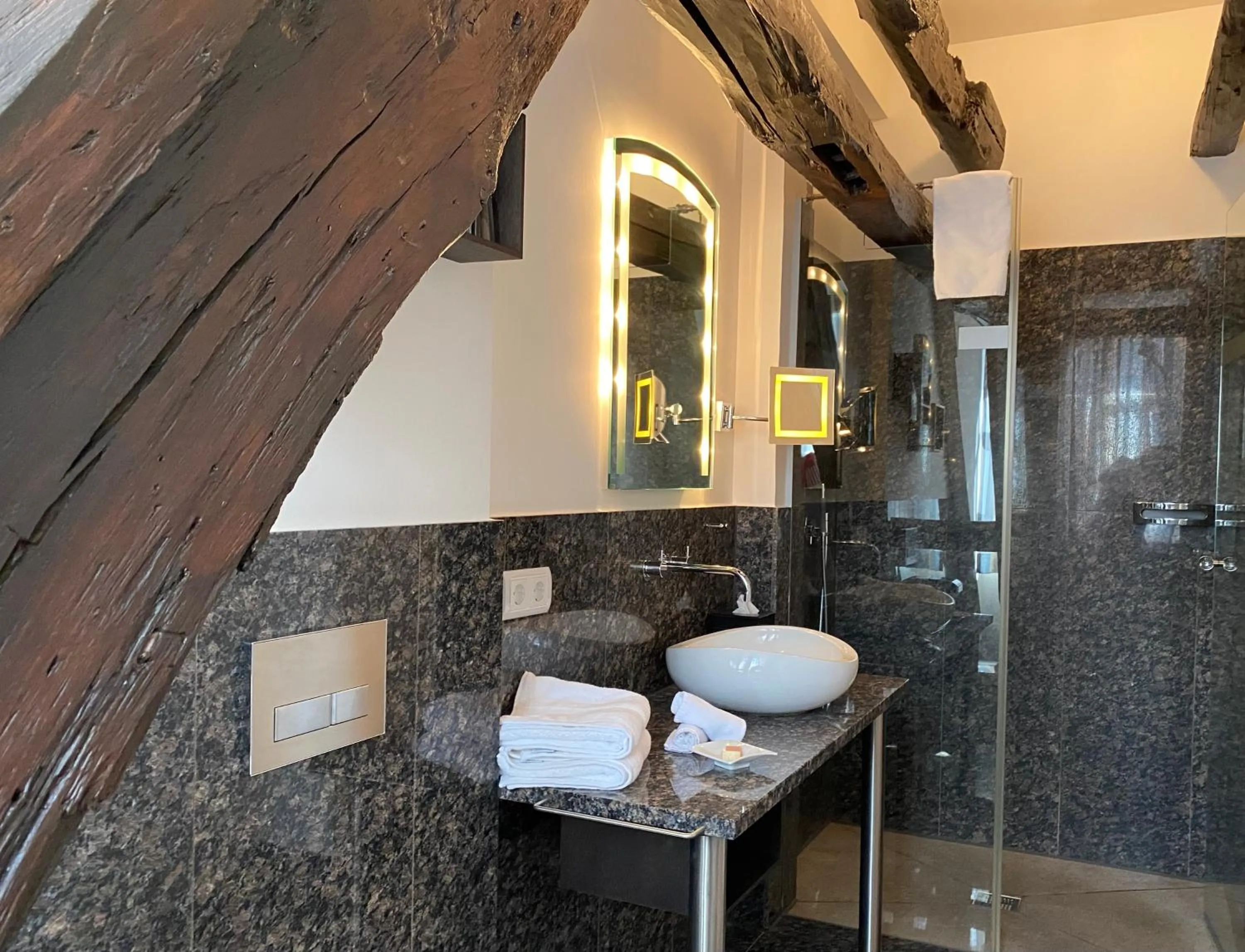 Bathroom in Kaiser Kulturhotel