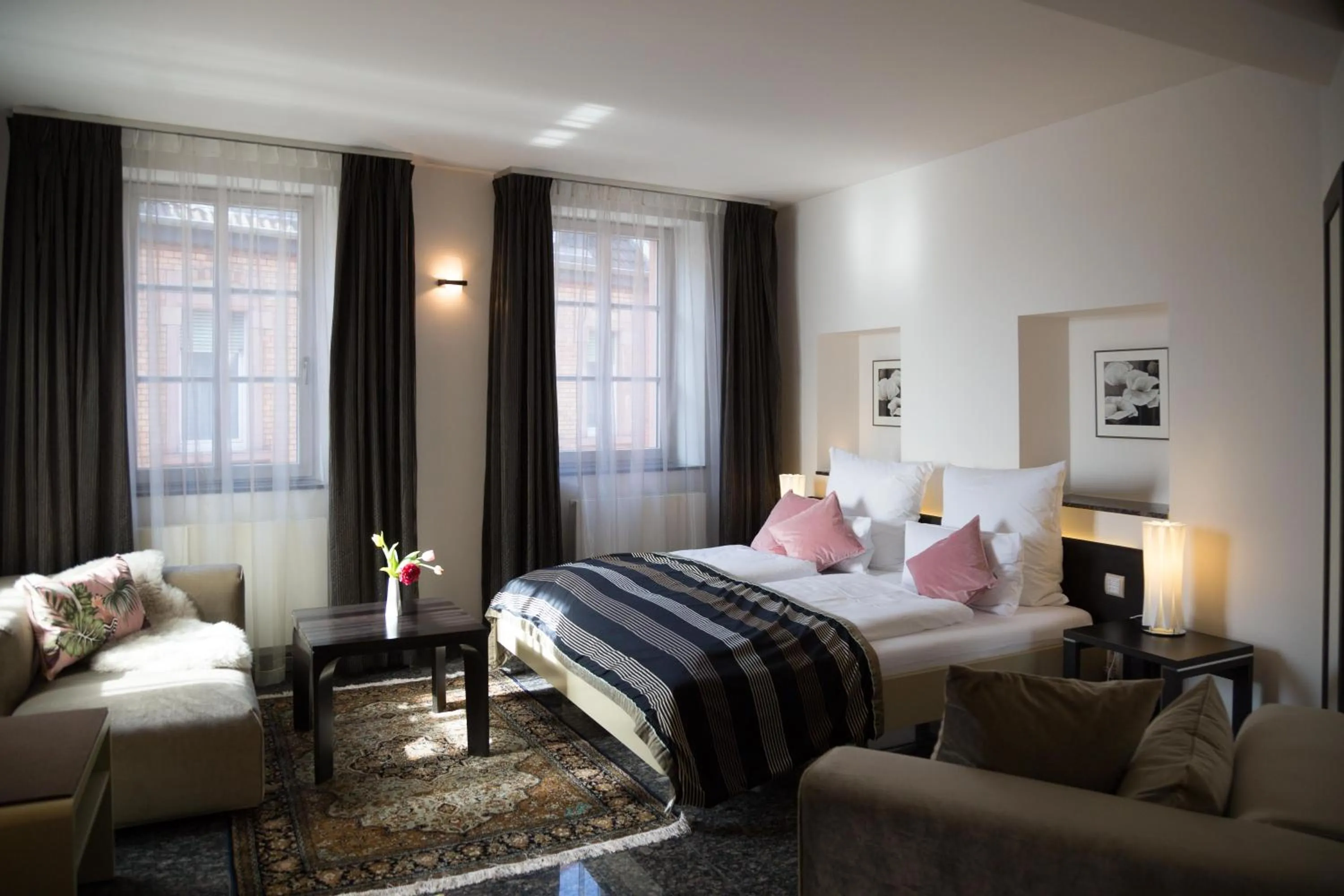 Photo of the whole room, Bed in Kaiser Kulturhotel