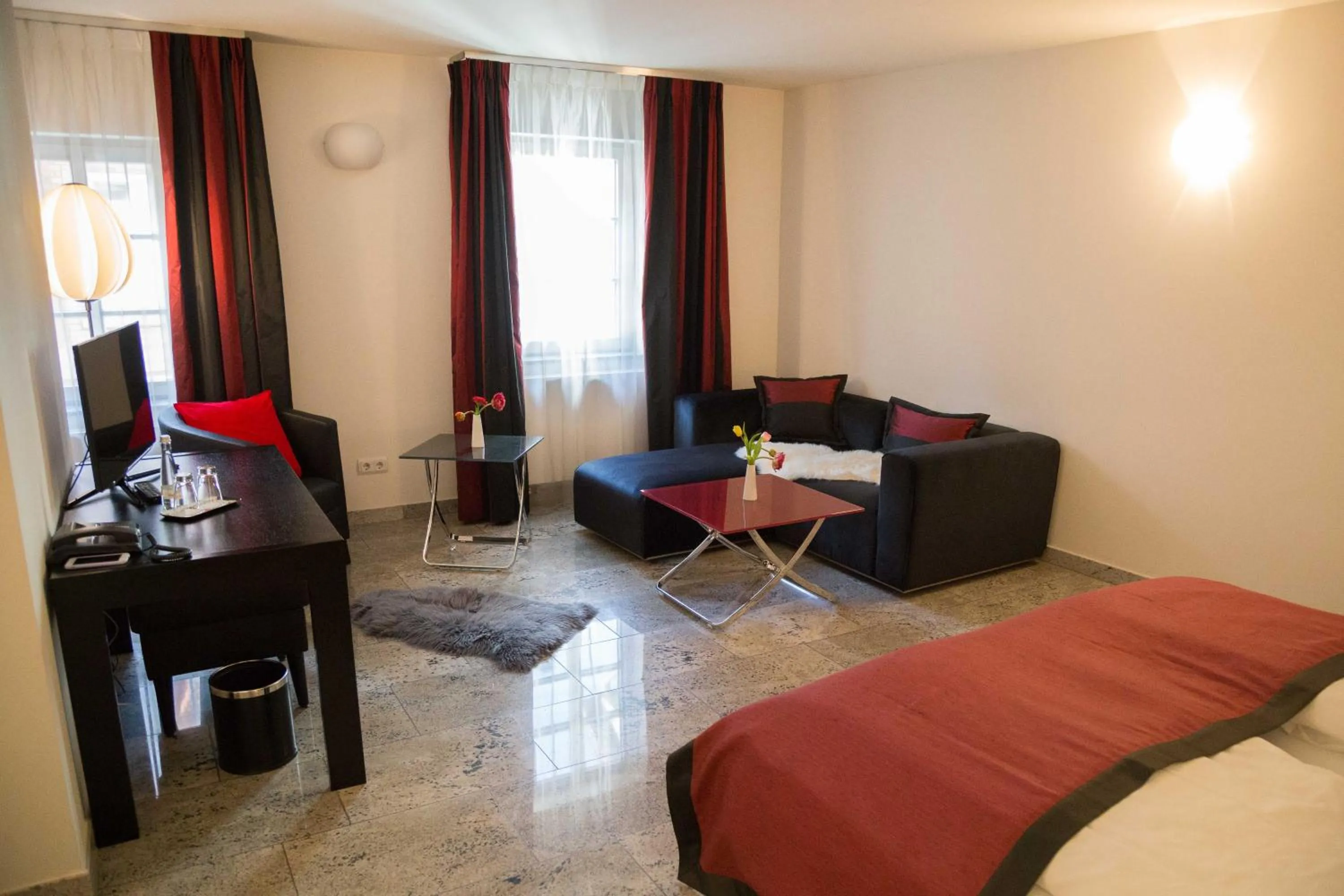 Photo of the whole room, Bed in Kaiser Kulturhotel