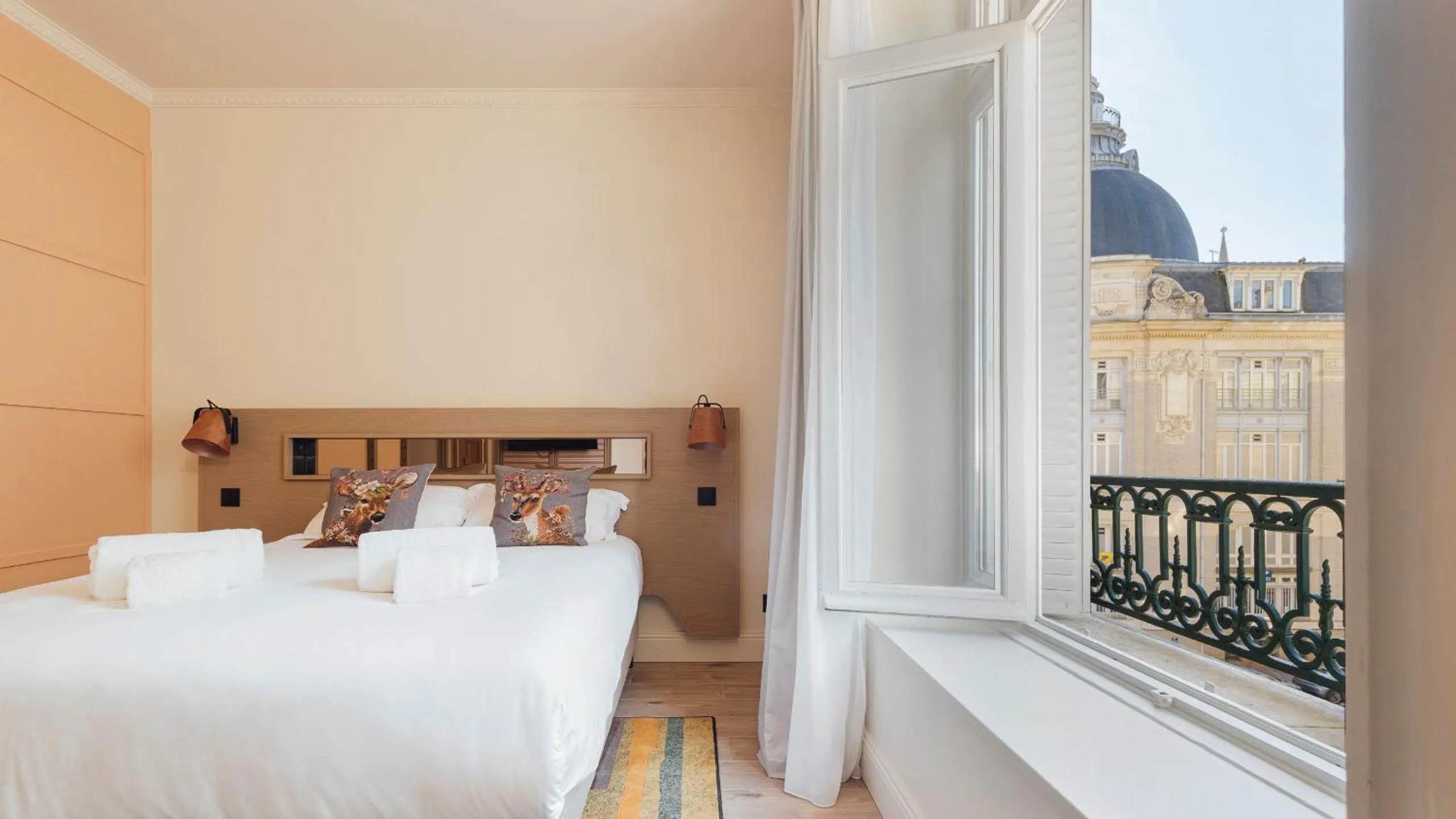 City view, Bed in Hôtel Préfecture - Entrée autonome, réception en ligne - Encore Mieux