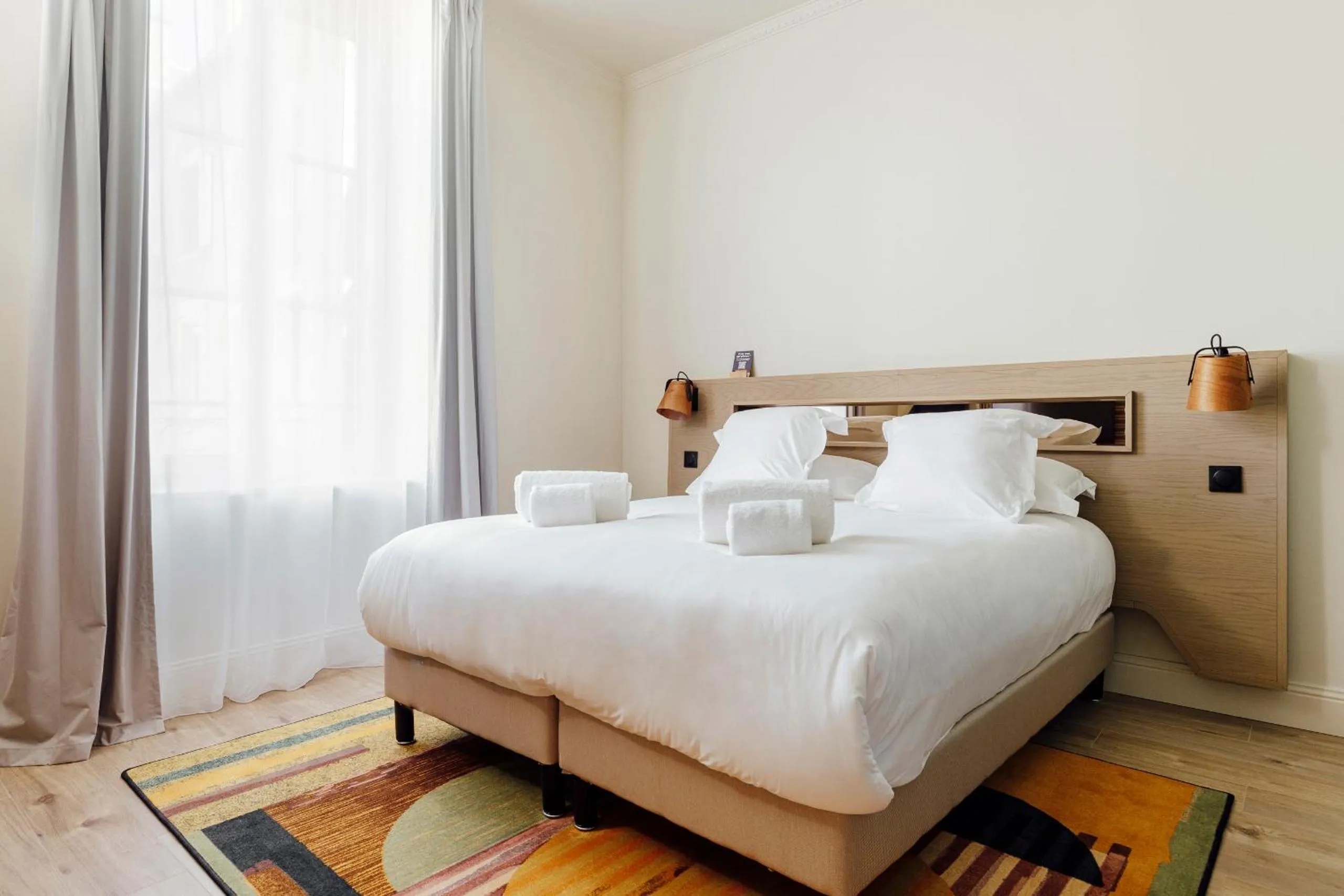 Bed in Hôtel Préfecture - Entrée autonome, réception en ligne - Encore Mieux