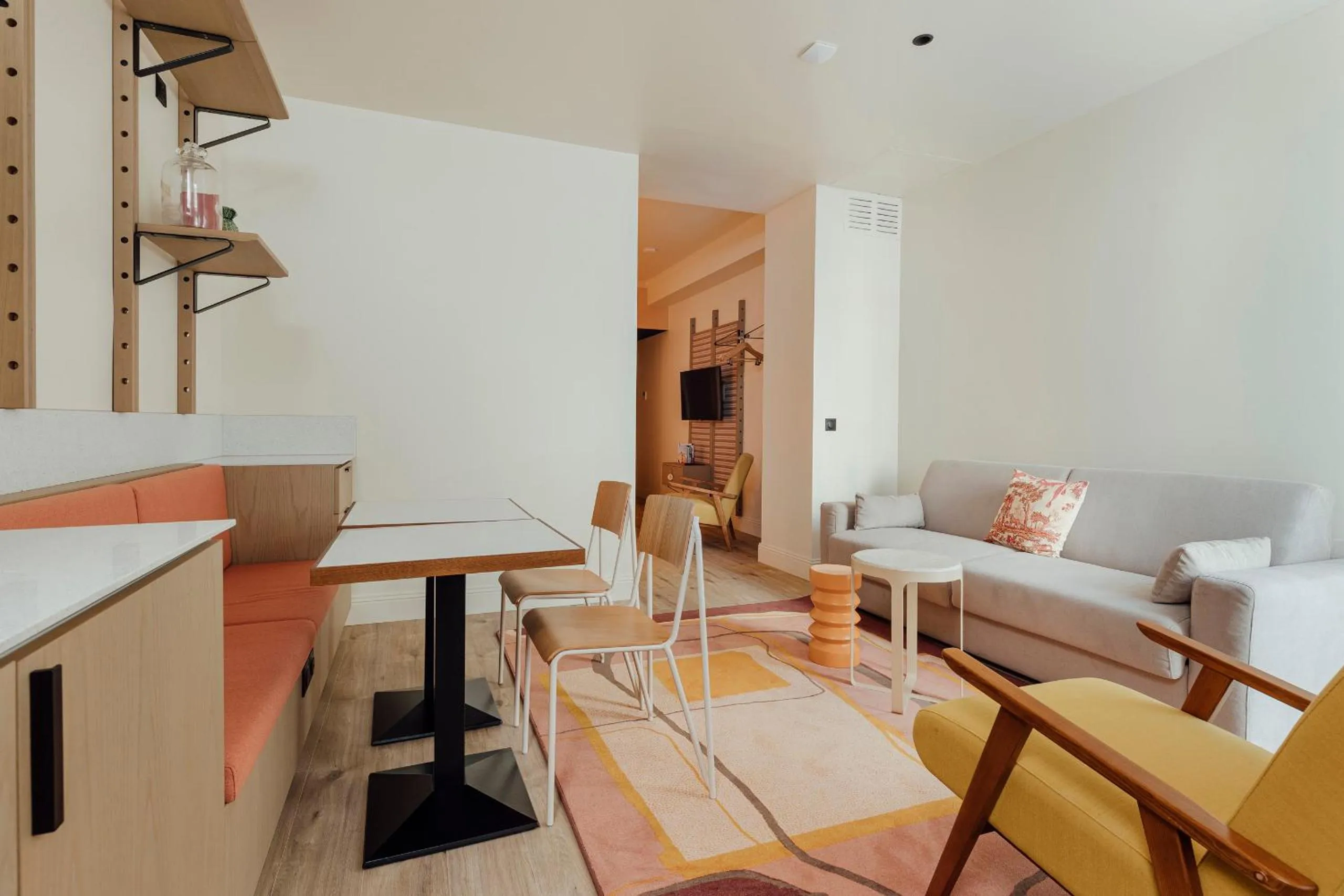 Kitchen or kitchenette in Hôtel Préfecture - Entrée autonome, réception en ligne - Encore Mieux